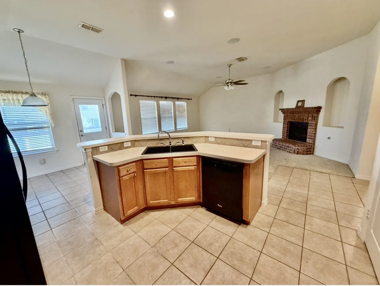 Single Family Residence For Sale in Tarrant County , 6633 Sierra Madre Drive, Fort Worth, Texas 76179, 3 Bedroom, 2 Bathroom, 2 Garage spaces, 1,673 Sqft, built in 2005, mls#21363190, Real Estate Agent in Fort Worth, Homes For Sale in Tarrant county, Homes For Sale in Fort Worth, Realtor in Fort Worth Texas, Real Estate Brokerage Independent Realty Texas, Luminita Cordes Realtor