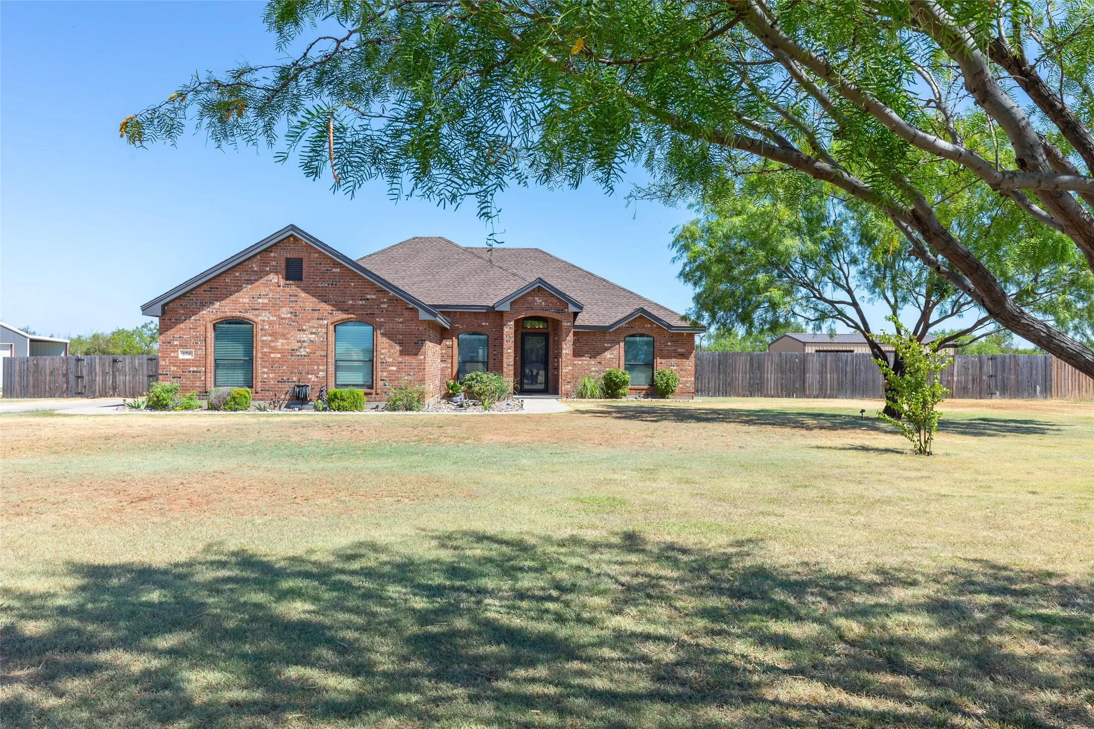 Single Family Residence For Sale in Taylor County , 174 Sanford Lane, Abilene, Texas 79602, 3 Bedroom, 2 Bathroom, 2 Garage spaces, 1,993 Sqft, built in 2008, mls#21362891, Real Estate Agent in Abilene, Homes For Sale in Taylor county, Homes For Sale in Abilene, Realtor in Abilene Texas, Real Estate Brokerage Independent Realty Texas, Luminita Cordes Realtor