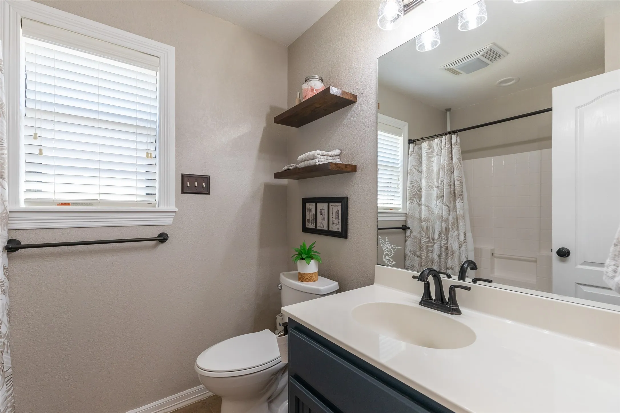 Single Family Residence For Sale in Taylor County , 174 Sanford Lane, Abilene, Texas 79602, 3 Bedroom, 2 Bathroom, 2 Garage spaces, 1,993 Sqft, built in 2008, mls#21362891, Real Estate Agent in Abilene, Homes For Sale in Taylor county, Homes For Sale in Abilene, Realtor in Abilene Texas, Real Estate Brokerage Independent Realty Texas, Luminita Cordes Realtor