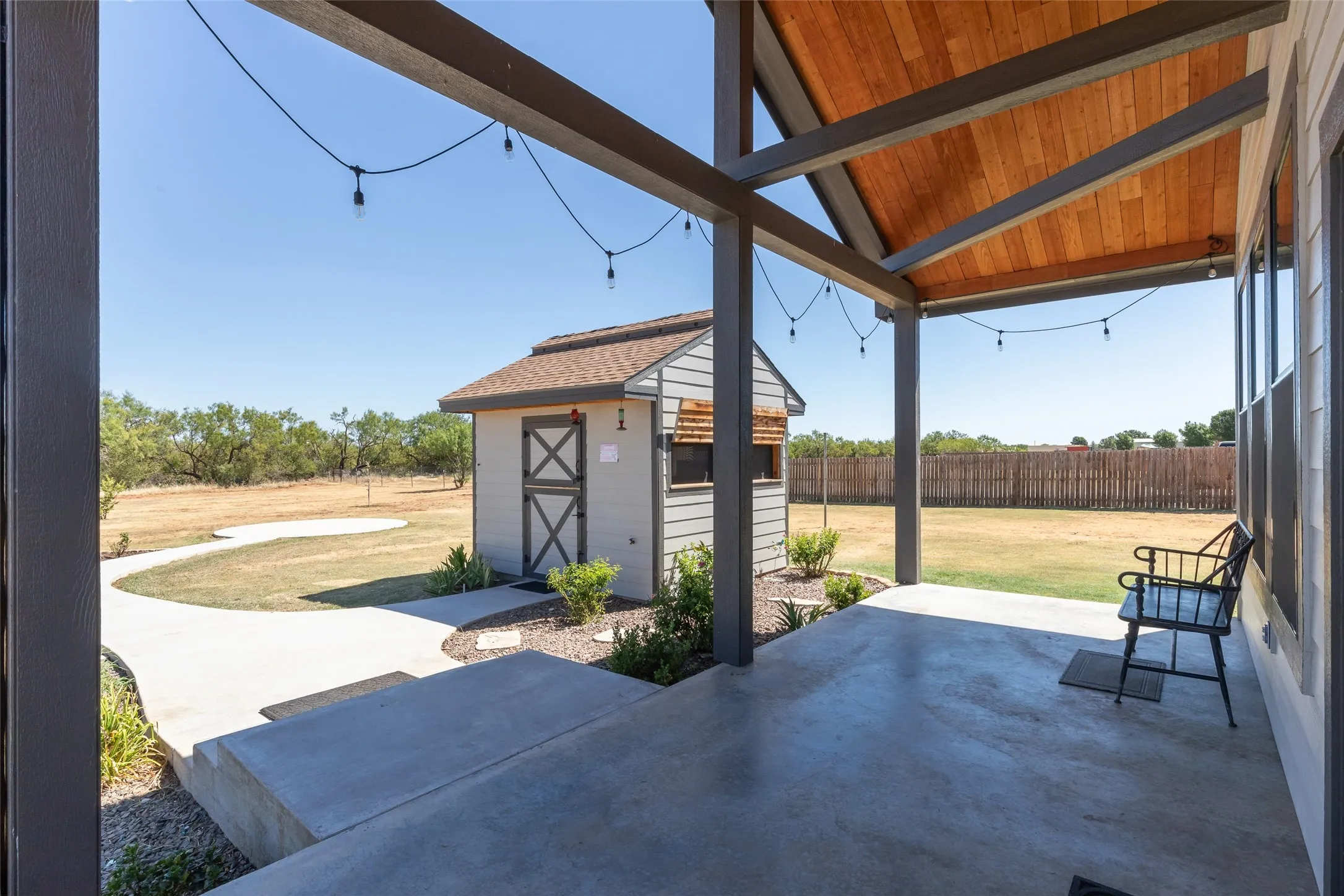 Single Family Residence For Sale in Taylor County , 174 Sanford Lane, Abilene, Texas 79602, 3 Bedroom, 2 Bathroom, 2 Garage spaces, 1,993 Sqft, built in 2008, mls#21362891, Real Estate Agent in Abilene, Homes For Sale in Taylor county, Homes For Sale in Abilene, Realtor in Abilene Texas, Real Estate Brokerage Independent Realty Texas, Luminita Cordes Realtor