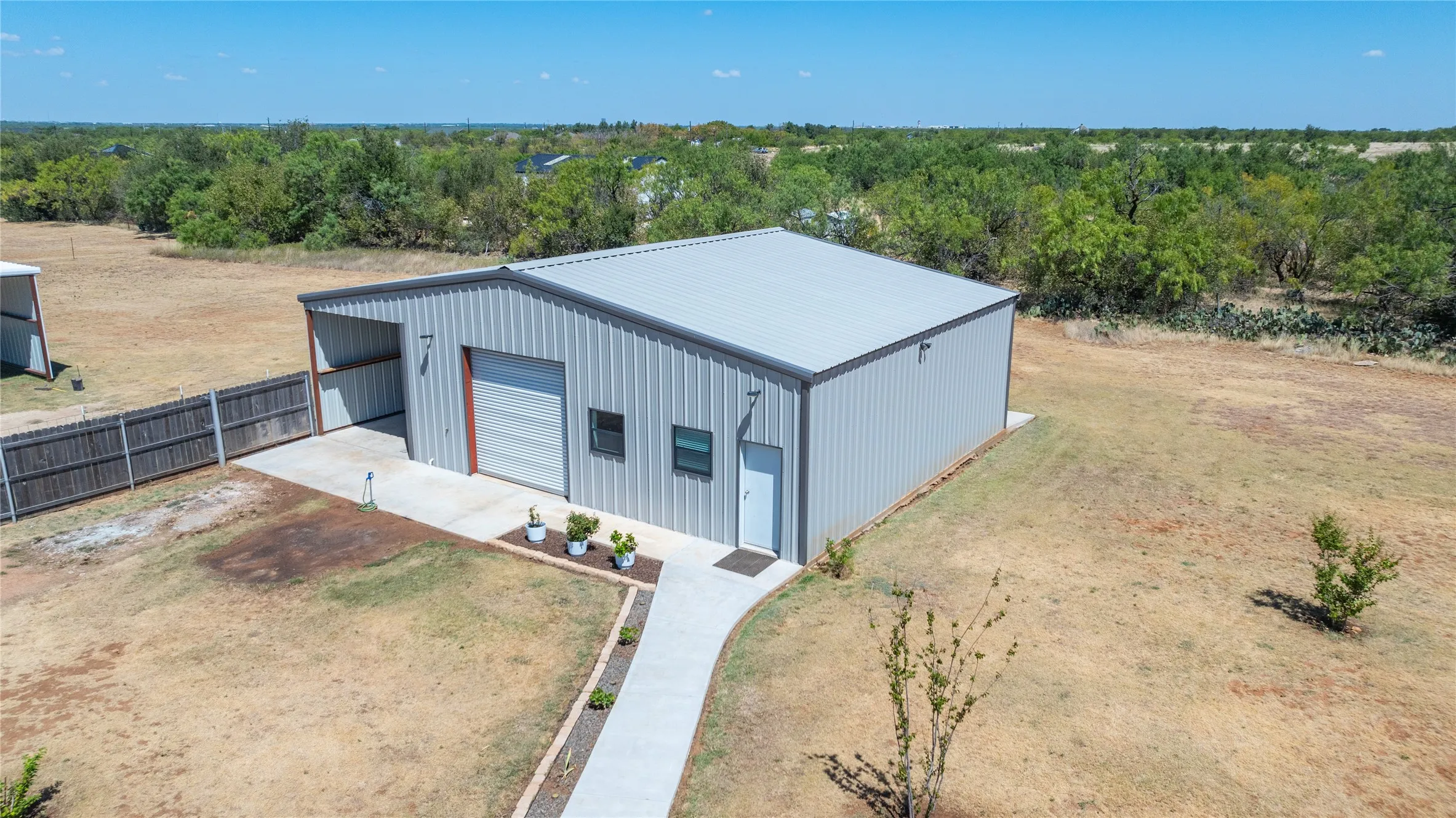 Single Family Residence For Sale in Taylor County , 174 Sanford Lane, Abilene, Texas 79602, 3 Bedroom, 2 Bathroom, 2 Garage spaces, 1,993 Sqft, built in 2008, mls#21362891, Real Estate Agent in Abilene, Homes For Sale in Taylor county, Homes For Sale in Abilene, Realtor in Abilene Texas, Real Estate Brokerage Independent Realty Texas, Luminita Cordes Realtor