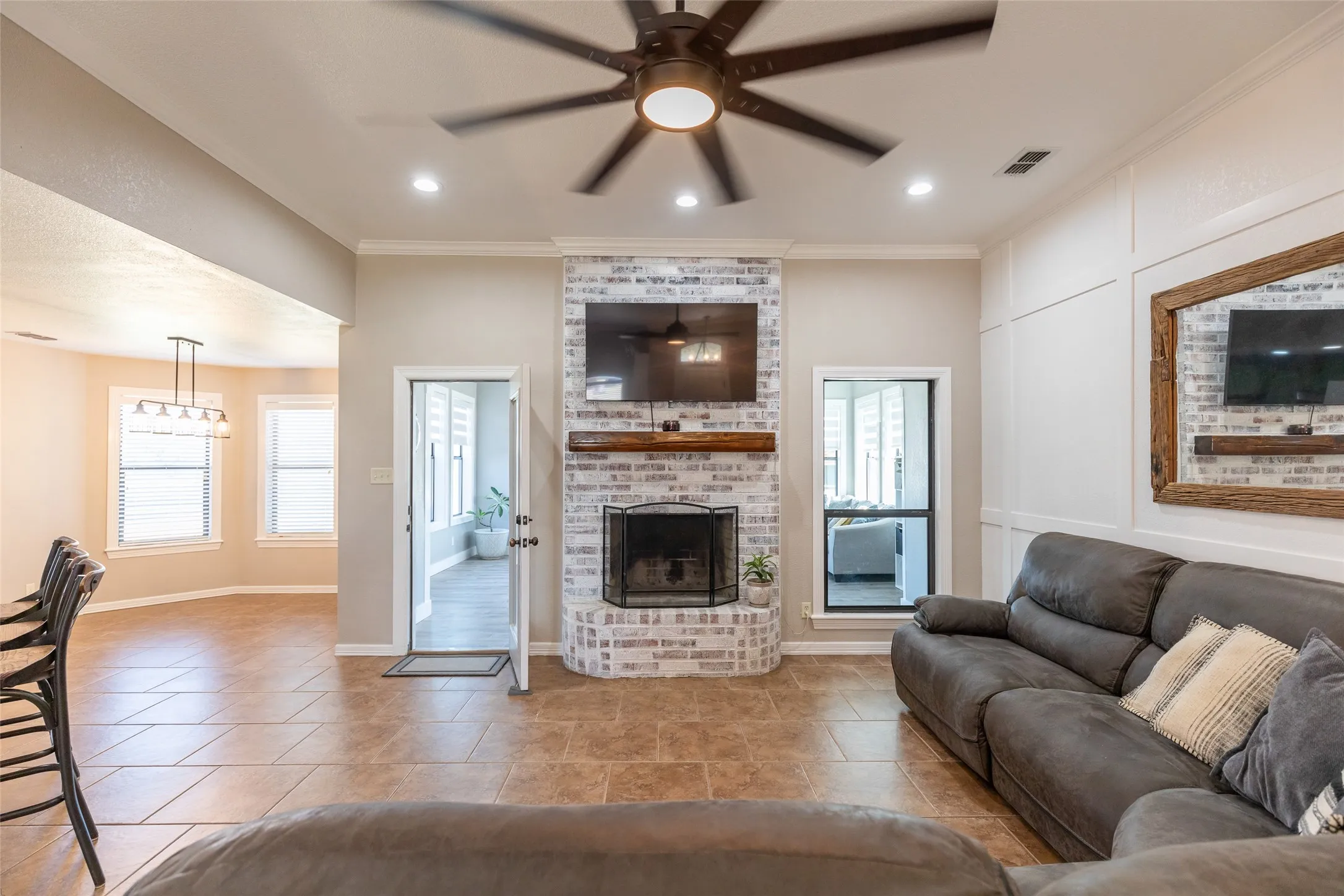 Single Family Residence For Sale in Taylor County , 174 Sanford Lane, Abilene, Texas 79602, 3 Bedroom, 2 Bathroom, 2 Garage spaces, 1,993 Sqft, built in 2008, mls#21362891, Real Estate Agent in Abilene, Homes For Sale in Taylor county, Homes For Sale in Abilene, Realtor in Abilene Texas, Real Estate Brokerage Independent Realty Texas, Luminita Cordes Realtor