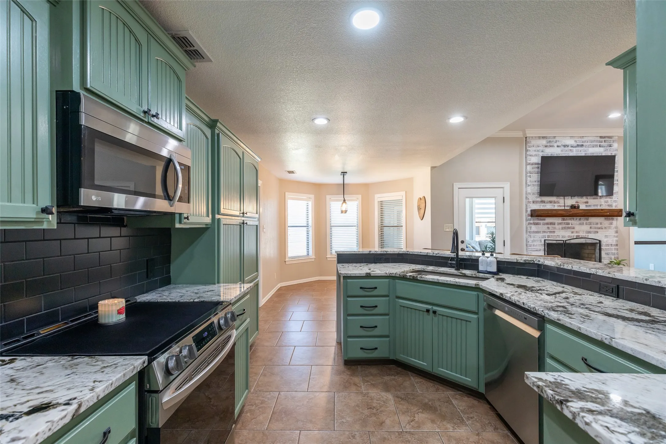 Single Family Residence For Sale in Taylor County , 174 Sanford Lane, Abilene, Texas 79602, 3 Bedroom, 2 Bathroom, 2 Garage spaces, 1,993 Sqft, built in 2008, mls#21362891, Real Estate Agent in Abilene, Homes For Sale in Taylor county, Homes For Sale in Abilene, Realtor in Abilene Texas, Real Estate Brokerage Independent Realty Texas, Luminita Cordes Realtor