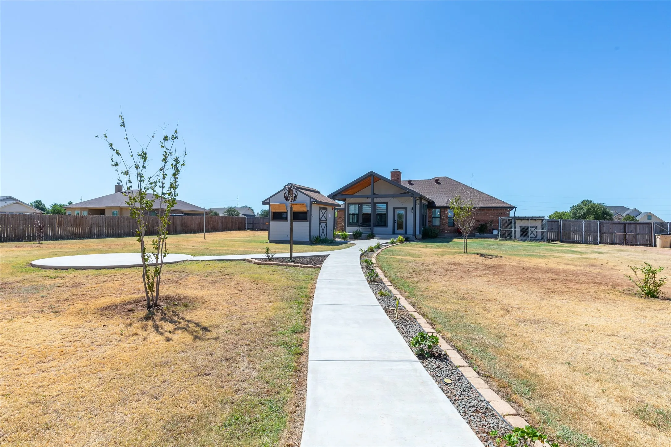 Single Family Residence For Sale in Taylor County , 174 Sanford Lane, Abilene, Texas 79602, 3 Bedroom, 2 Bathroom, 2 Garage spaces, 1,993 Sqft, built in 2008, mls#21362891, Real Estate Agent in Abilene, Homes For Sale in Taylor county, Homes For Sale in Abilene, Realtor in Abilene Texas, Real Estate Brokerage Independent Realty Texas, Luminita Cordes Realtor