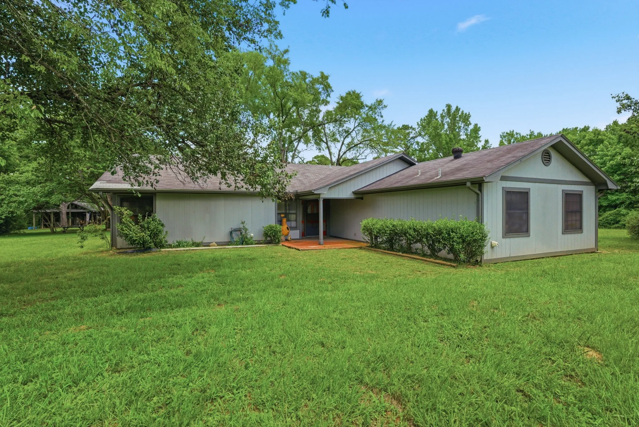 Farm For Sale in Smith County , 6146 County Road 334, Tyler, Texas 75708, 3 Bedroom, 3 Bathroom, 2 Garage spaces, 1,680 Sqft, built in 1985, mls#21363145, Real Estate Agent in Tyler, Homes For Sale in Smith county, Homes For Sale in Tyler, Realtor in Tyler Texas, Real Estate Brokerage Independent Realty Texas, Luminita Cordes Realtor