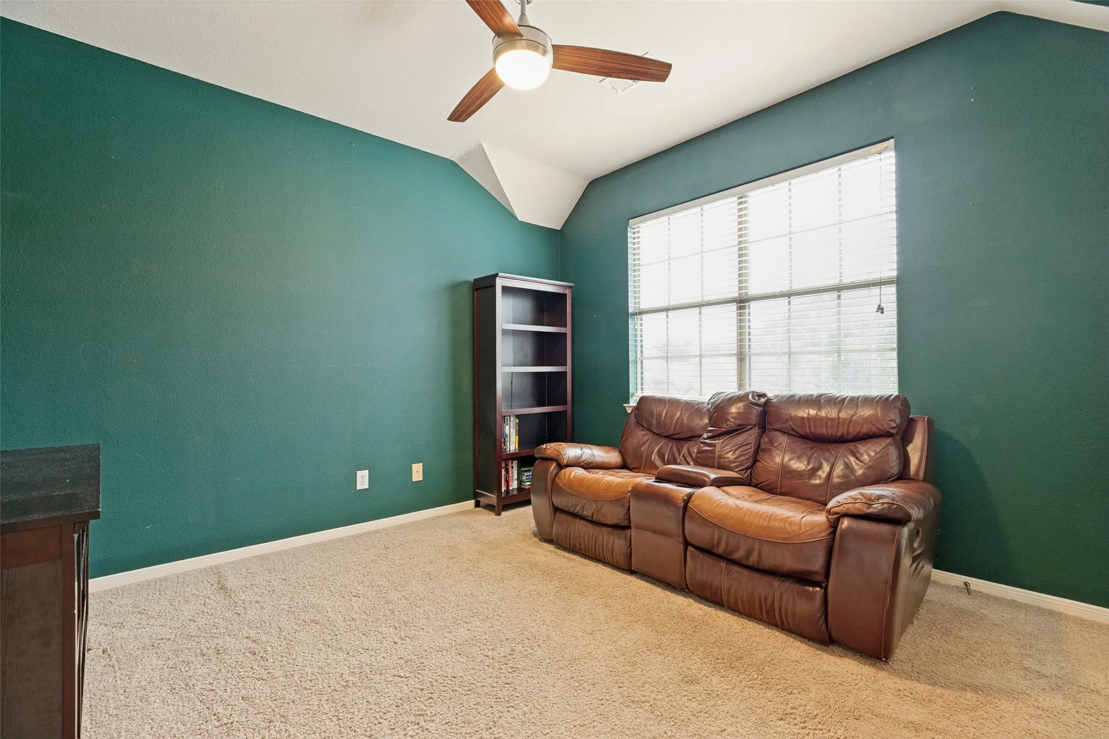 Single Family Residence For Sale in Denton County , 4222 Boxwood Drive, Denton, Texas 76208, 4 Bedroom, 3 Bathroom, 2 Garage spaces, 2,755 Sqft, built in 2000, mls#21362872, Real Estate Agent in Denton, Homes For Sale in Denton county, Homes For Sale in Denton, Realtor in Denton Texas, Real Estate Brokerage Independent Realty Texas, Luminita Cordes Realtor