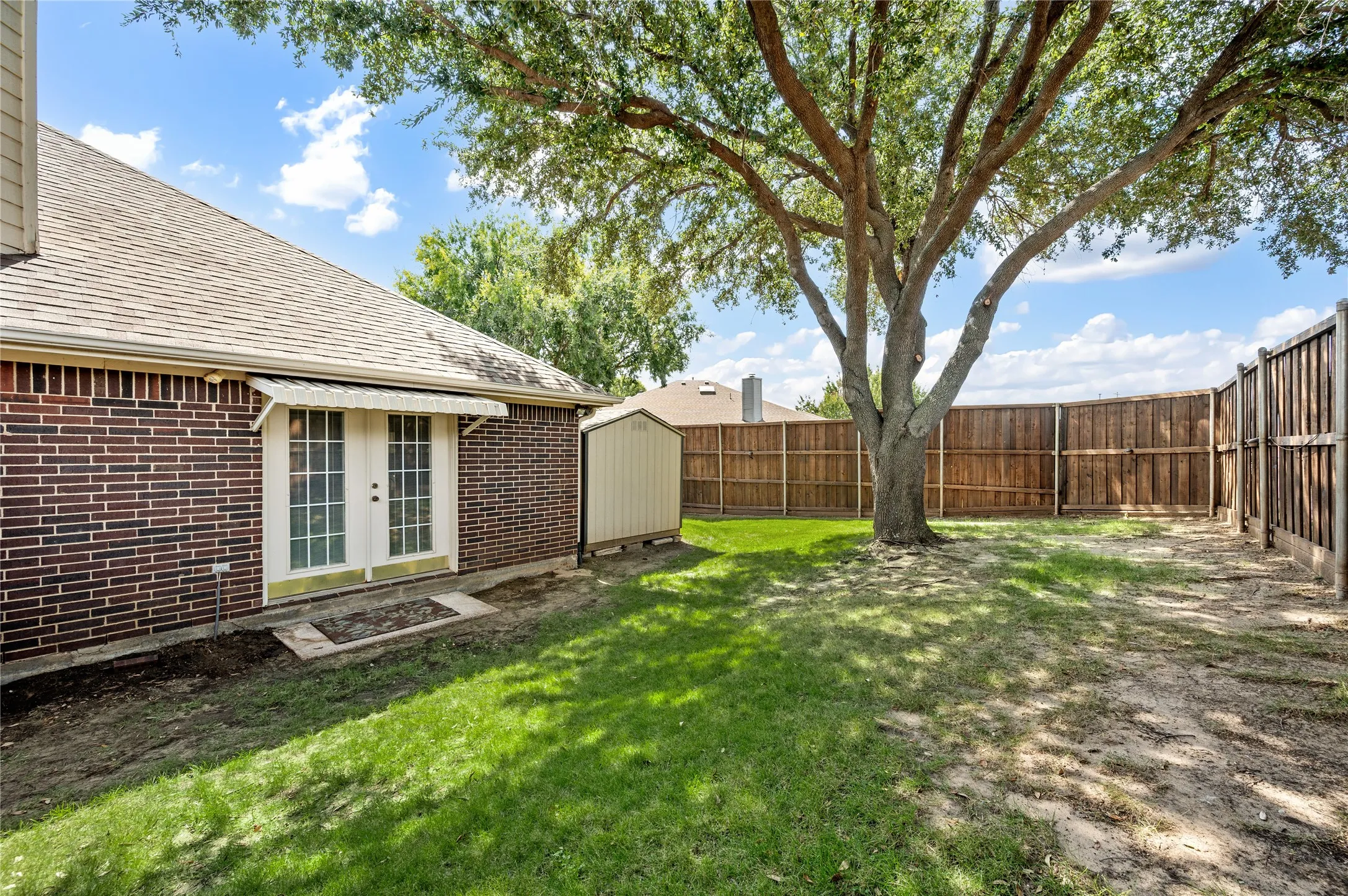 Single Family Residence For Sale in Denton County , 2212 Pinto Lane, Lewisville, Texas 75067, 3 Bedroom, 2 Bathroom, 2 Garage spaces, 2,091 Sqft, built in 1998, mls#21361370, Real Estate Agent in Lewisville, Homes For Sale in Denton county, Homes For Sale in Lewisville, Realtor in Lewisville Texas, Real Estate Brokerage Independent Realty Texas, Luminita Cordes Realtor