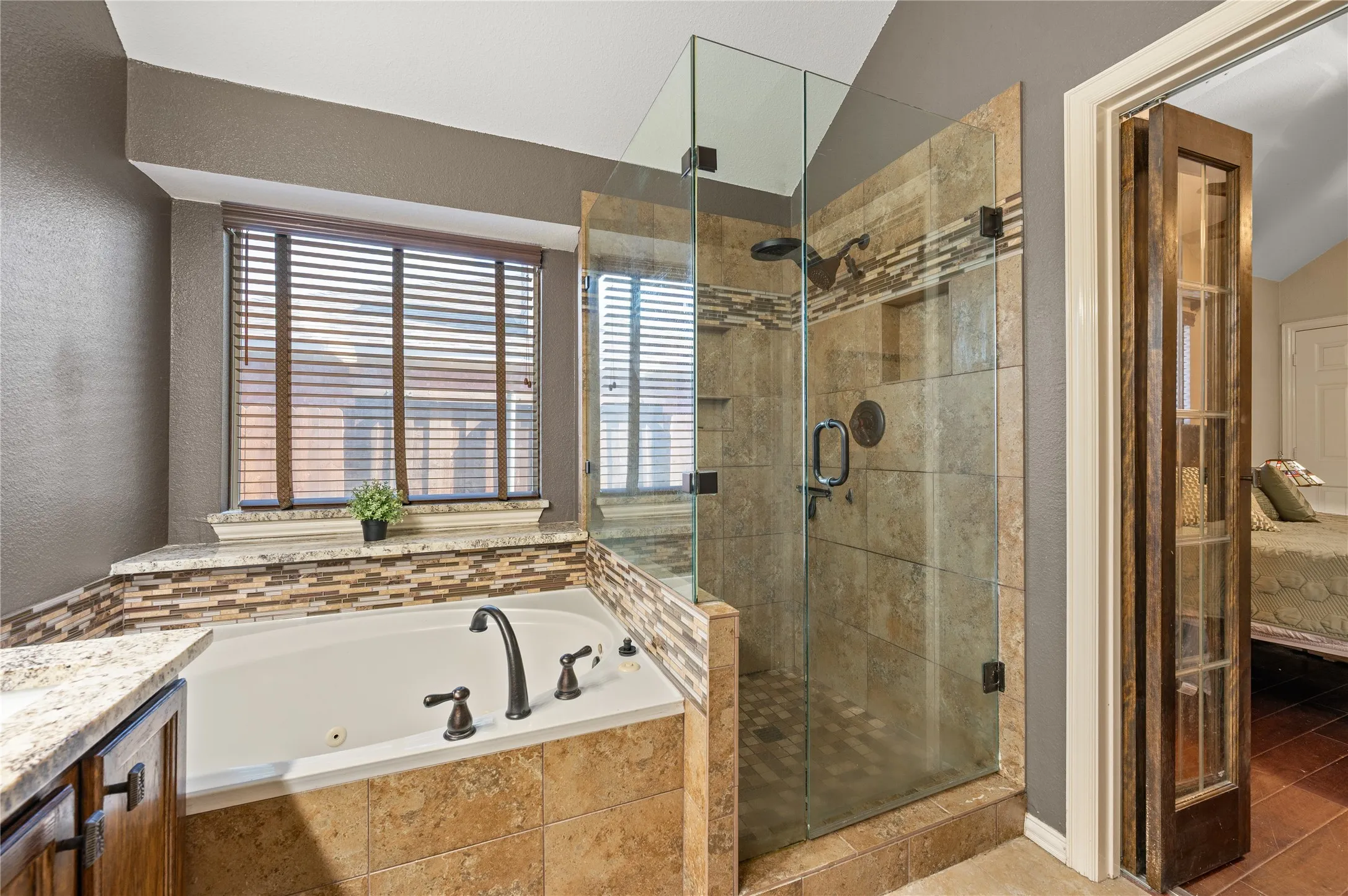 Single Family Residence For Sale in Denton County , 2212 Pinto Lane, Lewisville, Texas 75067, 3 Bedroom, 2 Bathroom, 2 Garage spaces, 2,091 Sqft, built in 1998, mls#21361370, Real Estate Agent in Lewisville, Homes For Sale in Denton county, Homes For Sale in Lewisville, Realtor in Lewisville Texas, Real Estate Brokerage Independent Realty Texas, Luminita Cordes Realtor