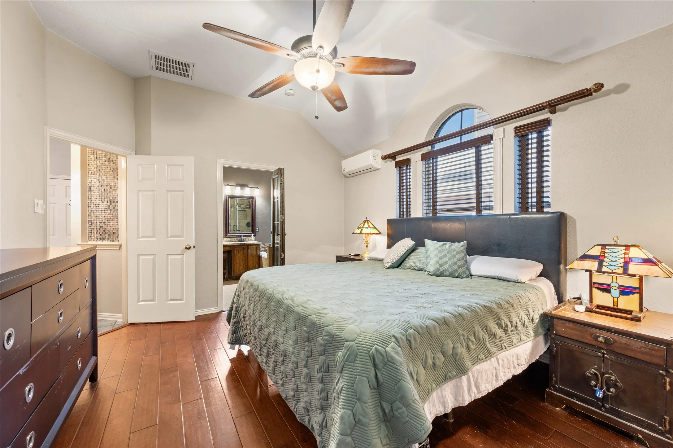 Single Family Residence For Sale in Denton County , 2212 Pinto Lane, Lewisville, Texas 75067, 3 Bedroom, 2 Bathroom, 2 Garage spaces, 2,091 Sqft, built in 1998, mls#21361370, Real Estate Agent in Lewisville, Homes For Sale in Denton county, Homes For Sale in Lewisville, Realtor in Lewisville Texas, Real Estate Brokerage Independent Realty Texas, Luminita Cordes Realtor