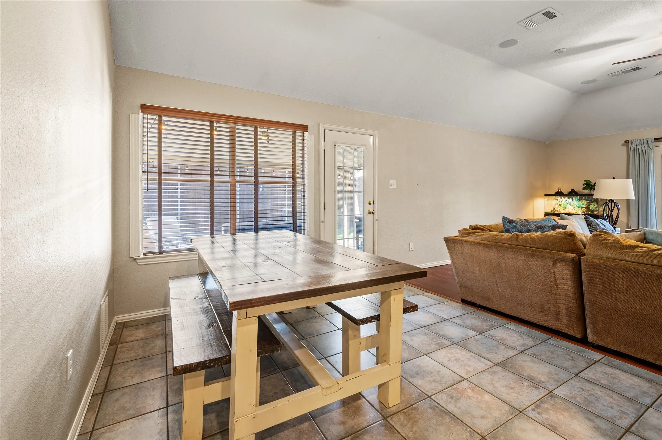 Single Family Residence For Sale in Denton County , 2212 Pinto Lane, Lewisville, Texas 75067, 3 Bedroom, 2 Bathroom, 2 Garage spaces, 2,091 Sqft, built in 1998, mls#21361370, Real Estate Agent in Lewisville, Homes For Sale in Denton county, Homes For Sale in Lewisville, Realtor in Lewisville Texas, Real Estate Brokerage Independent Realty Texas, Luminita Cordes Realtor