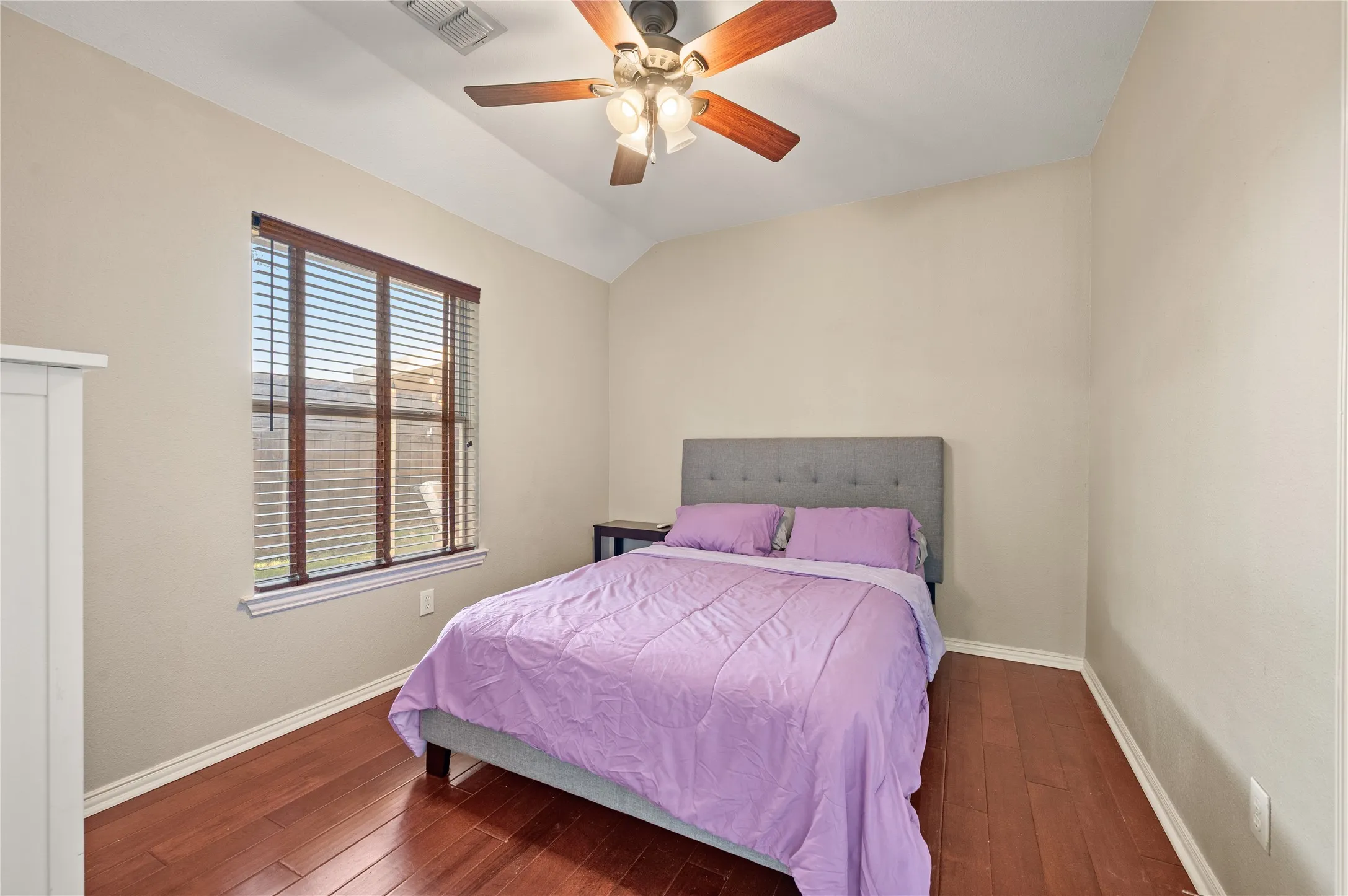 Single Family Residence For Sale in Denton County , 2212 Pinto Lane, Lewisville, Texas 75067, 3 Bedroom, 2 Bathroom, 2 Garage spaces, 2,091 Sqft, built in 1998, mls#21361370, Real Estate Agent in Lewisville, Homes For Sale in Denton county, Homes For Sale in Lewisville, Realtor in Lewisville Texas, Real Estate Brokerage Independent Realty Texas, Luminita Cordes Realtor