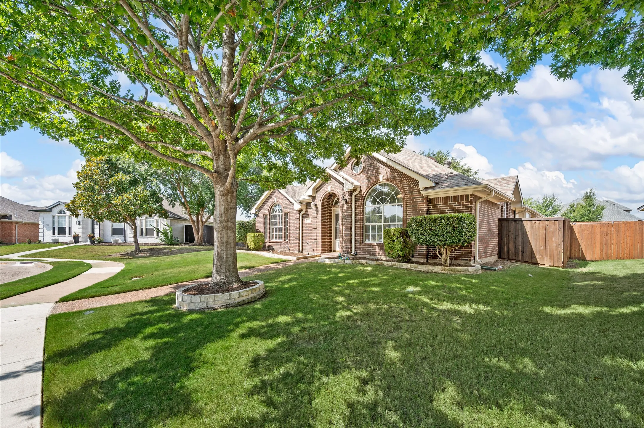 Single Family Residence For Sale in Denton County , 2212 Pinto Lane, Lewisville, Texas 75067, 3 Bedroom, 2 Bathroom, 2 Garage spaces, 2,091 Sqft, built in 1998, mls#21361370, Real Estate Agent in Lewisville, Homes For Sale in Denton county, Homes For Sale in Lewisville, Realtor in Lewisville Texas, Real Estate Brokerage Independent Realty Texas, Luminita Cordes Realtor