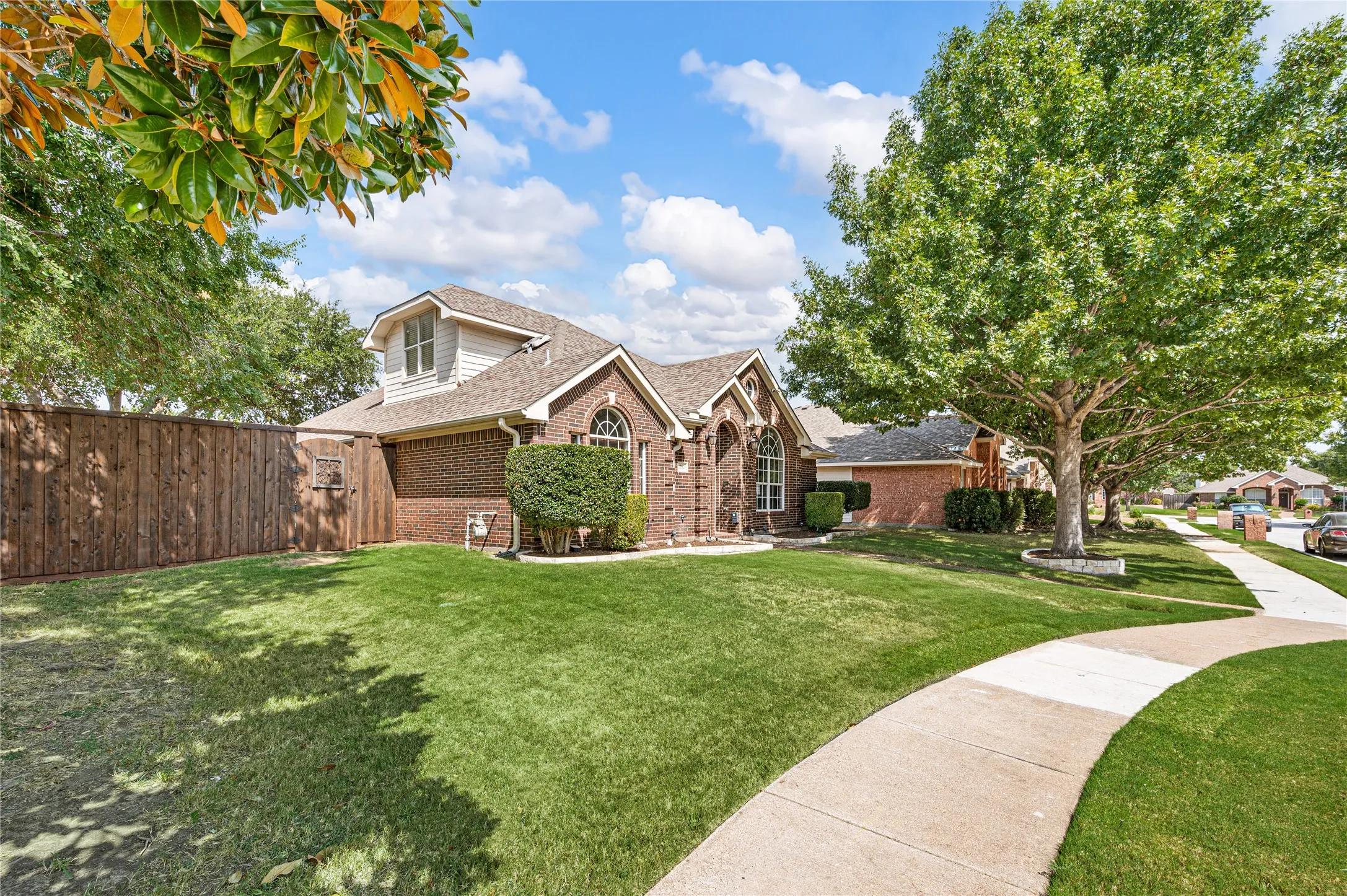 Single Family Residence For Sale in Denton County , 2212 Pinto Lane, Lewisville, Texas 75067, 3 Bedroom, 2 Bathroom, 2 Garage spaces, 2,091 Sqft, built in 1998, mls#21361370, Real Estate Agent in Lewisville, Homes For Sale in Denton county, Homes For Sale in Lewisville, Realtor in Lewisville Texas, Real Estate Brokerage Independent Realty Texas, Luminita Cordes Realtor