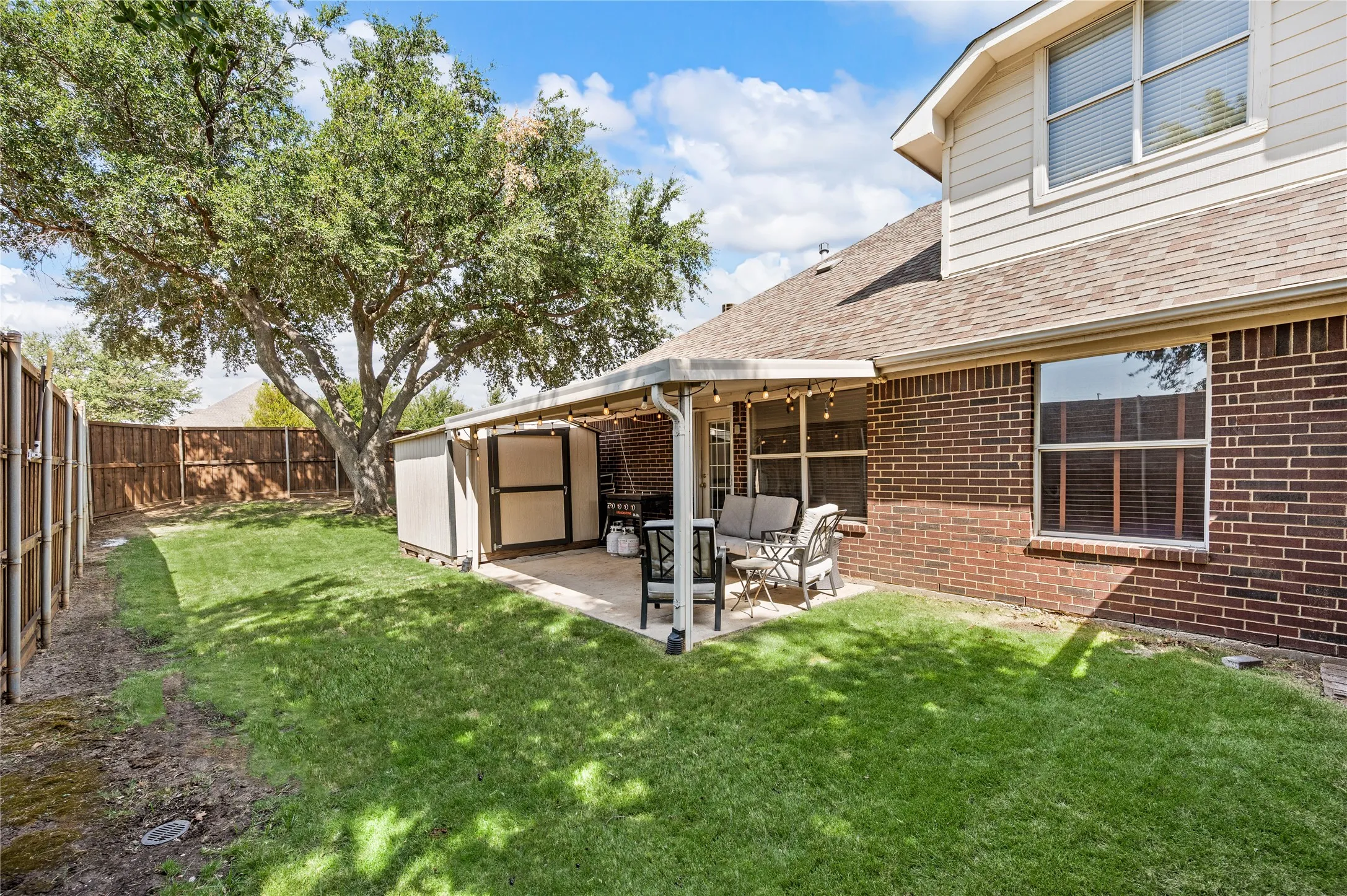 Single Family Residence For Sale in Denton County , 2212 Pinto Lane, Lewisville, Texas 75067, 3 Bedroom, 2 Bathroom, 2 Garage spaces, 2,091 Sqft, built in 1998, mls#21361370, Real Estate Agent in Lewisville, Homes For Sale in Denton county, Homes For Sale in Lewisville, Realtor in Lewisville Texas, Real Estate Brokerage Independent Realty Texas, Luminita Cordes Realtor