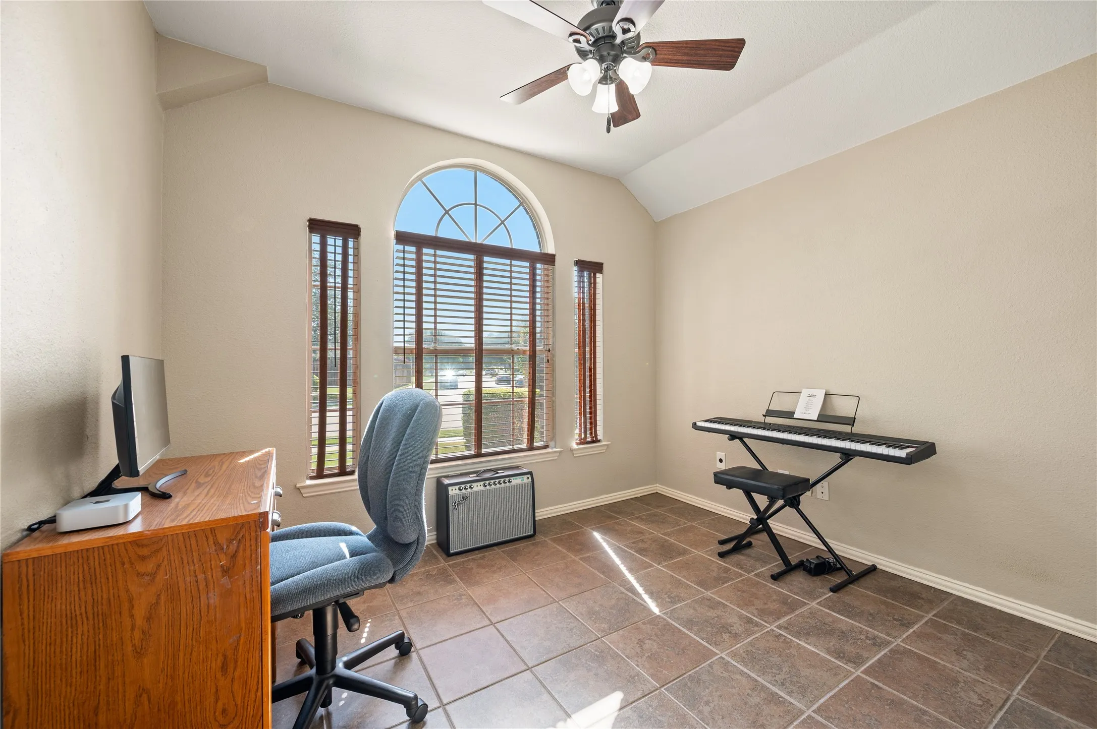 Single Family Residence For Sale in Denton County , 2212 Pinto Lane, Lewisville, Texas 75067, 3 Bedroom, 2 Bathroom, 2 Garage spaces, 2,091 Sqft, built in 1998, mls#21361370, Real Estate Agent in Lewisville, Homes For Sale in Denton county, Homes For Sale in Lewisville, Realtor in Lewisville Texas, Real Estate Brokerage Independent Realty Texas, Luminita Cordes Realtor