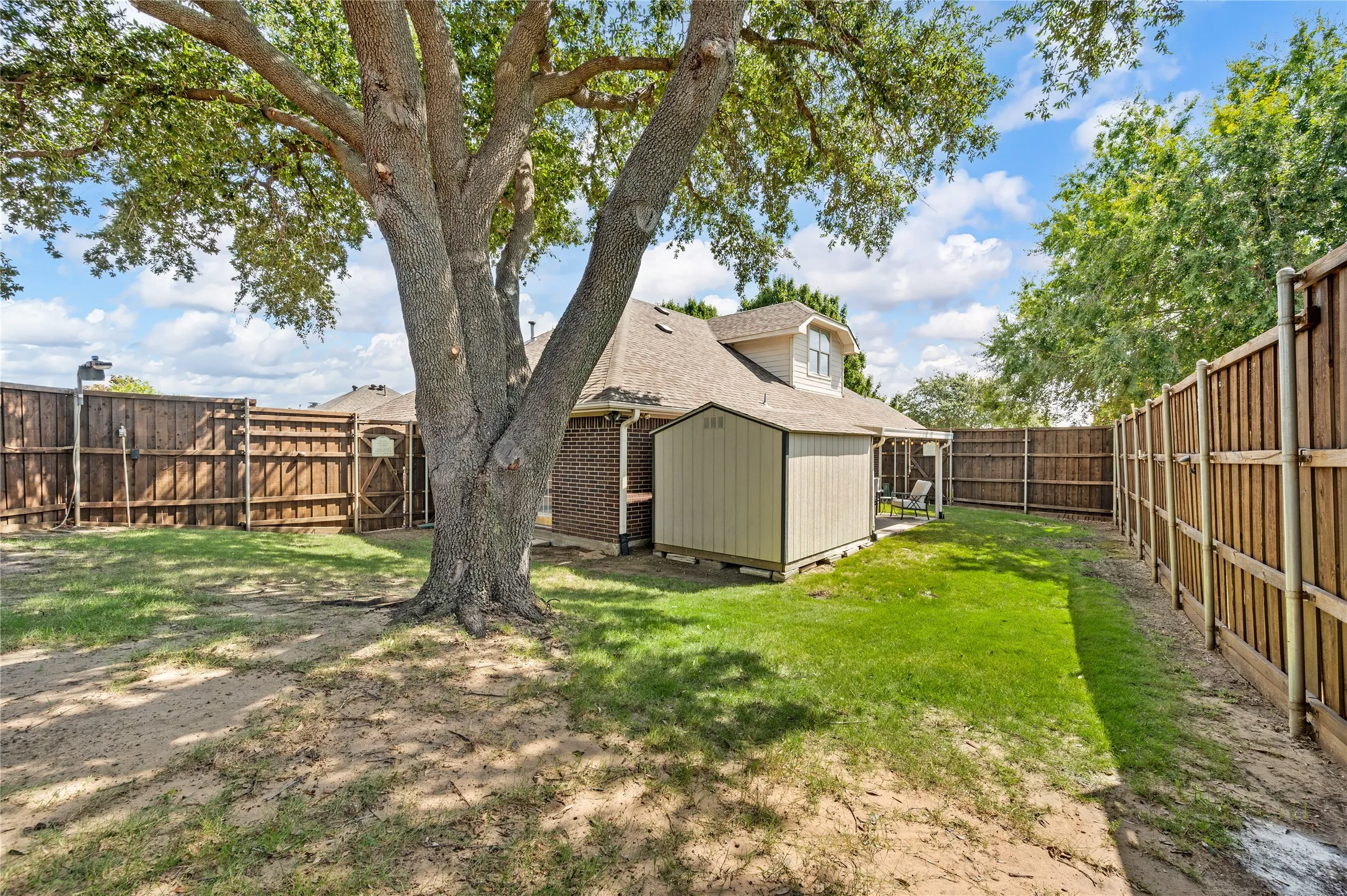 Single Family Residence For Sale in Denton County , 2212 Pinto Lane, Lewisville, Texas 75067, 3 Bedroom, 2 Bathroom, 2 Garage spaces, 2,091 Sqft, built in 1998, mls#21361370, Real Estate Agent in Lewisville, Homes For Sale in Denton county, Homes For Sale in Lewisville, Realtor in Lewisville Texas, Real Estate Brokerage Independent Realty Texas, Luminita Cordes Realtor