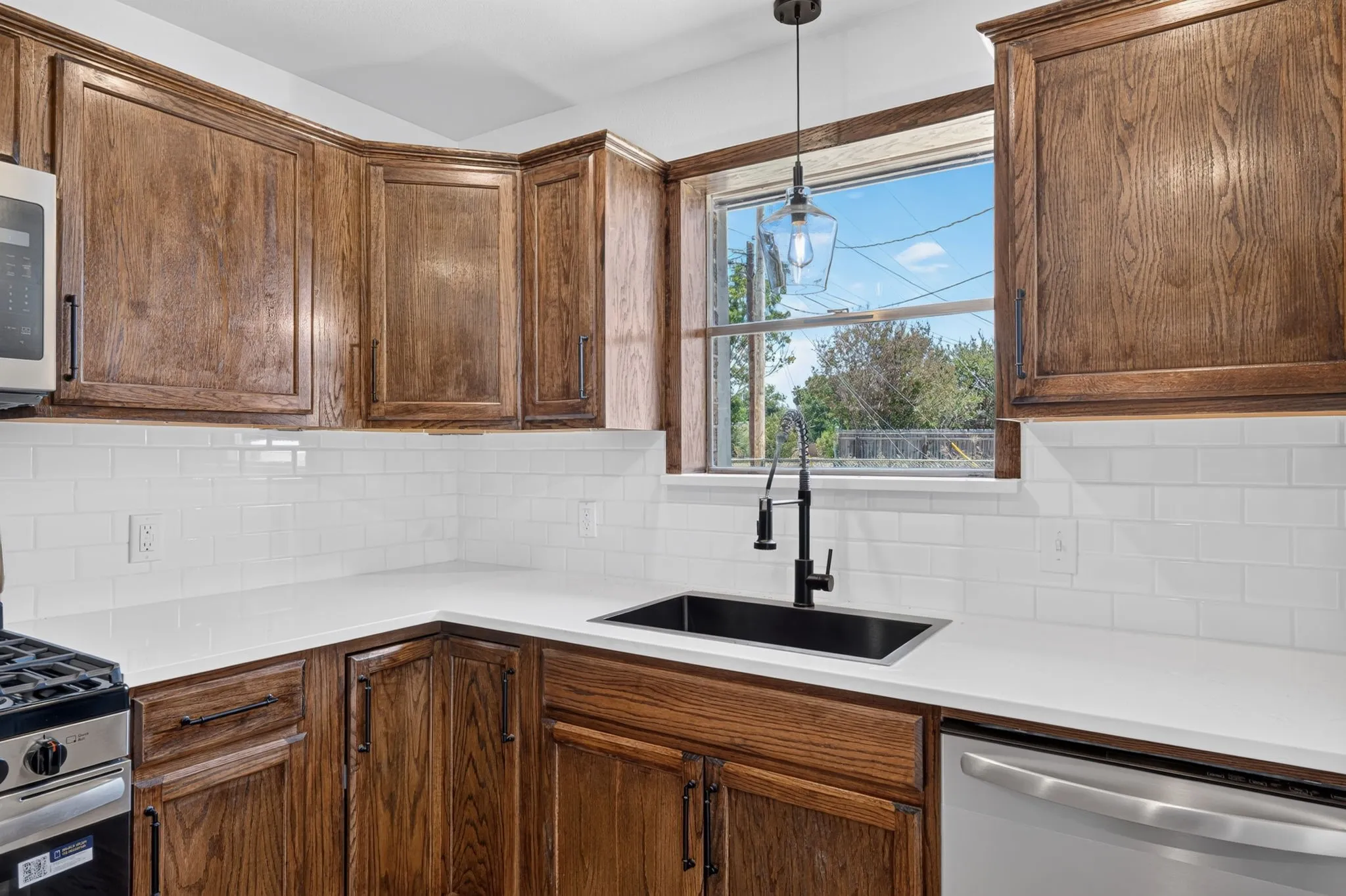 Single Family Residence For Sale in Palo Pinto County , 2201 SE 22nd Avenue, Mineral Wells, Texas 76067, 3 Bedroom, 2 Bathroom, 2 Garage spaces, 1,632 Sqft, built in 1968, mls#21362211, Real Estate Agent in Mineral Wells, Homes For Sale in Palo Pinto county, Homes For Sale in Mineral Wells, Realtor in Mineral Wells Texas, Real Estate Brokerage Independent Realty Texas, Luminita Cordes Realtor