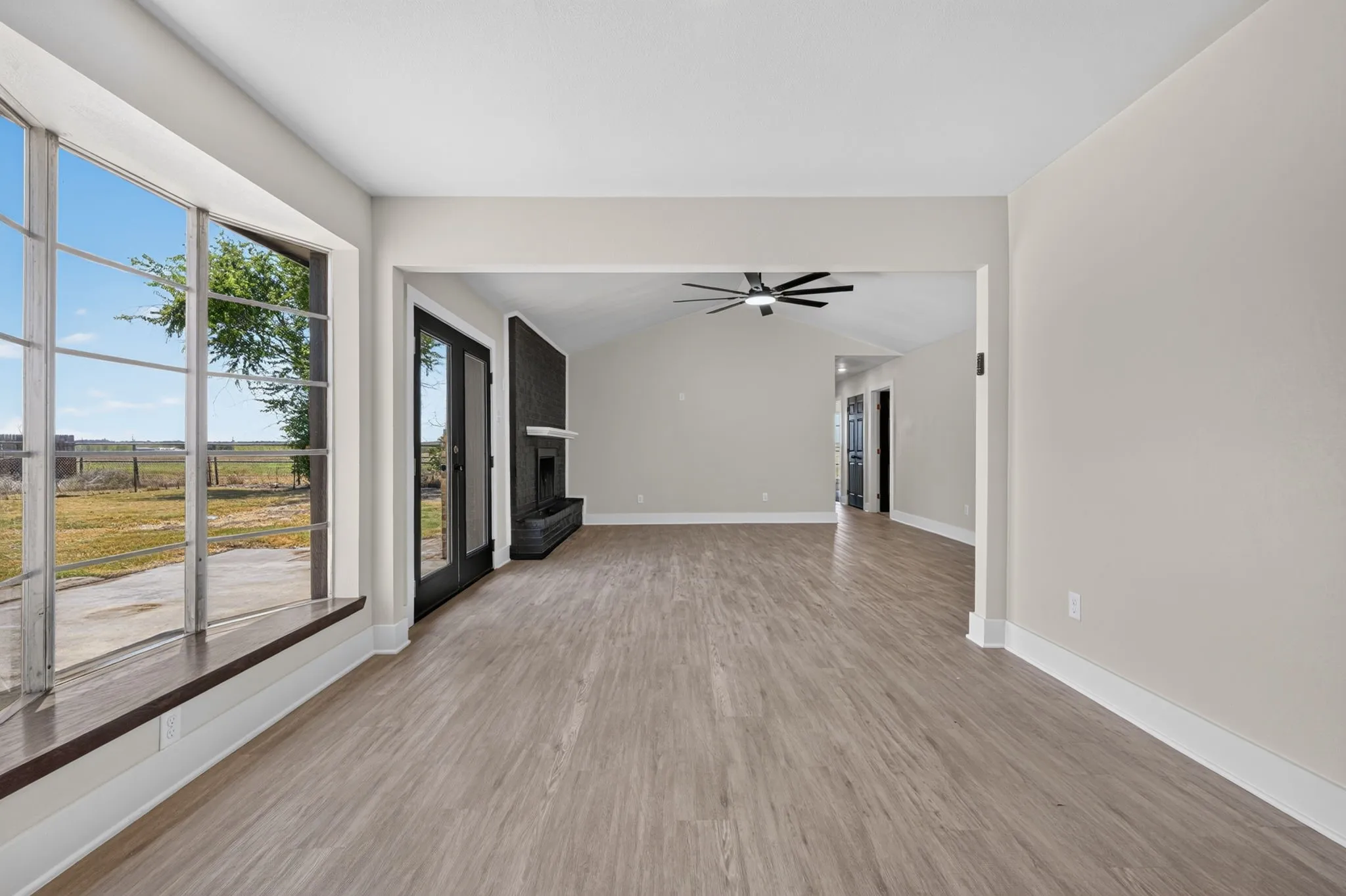 Single Family Residence For Sale in Palo Pinto County , 2201 SE 22nd Avenue, Mineral Wells, Texas 76067, 3 Bedroom, 2 Bathroom, 2 Garage spaces, 1,632 Sqft, built in 1968, mls#21362211, Real Estate Agent in Mineral Wells, Homes For Sale in Palo Pinto county, Homes For Sale in Mineral Wells, Realtor in Mineral Wells Texas, Real Estate Brokerage Independent Realty Texas, Luminita Cordes Realtor
