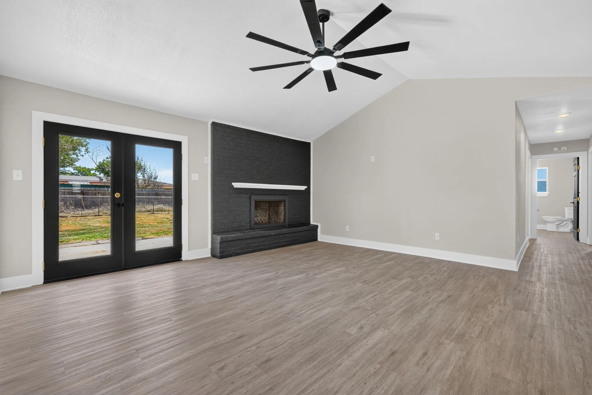Single Family Residence For Sale in Palo Pinto County , 2201 SE 22nd Avenue, Mineral Wells, Texas 76067, 3 Bedroom, 2 Bathroom, 2 Garage spaces, 1,632 Sqft, built in 1968, mls#21362211, Real Estate Agent in Mineral Wells, Homes For Sale in Palo Pinto county, Homes For Sale in Mineral Wells, Realtor in Mineral Wells Texas, Real Estate Brokerage Independent Realty Texas, Luminita Cordes Realtor
