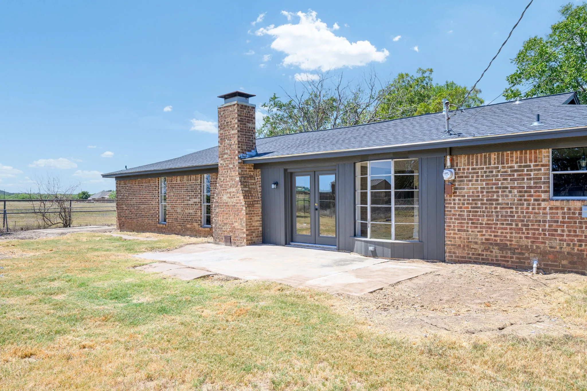 Single Family Residence For Sale in Palo Pinto County , 2201 SE 22nd Avenue, Mineral Wells, Texas 76067, 3 Bedroom, 2 Bathroom, 2 Garage spaces, 1,632 Sqft, built in 1968, mls#21362211, Real Estate Agent in Mineral Wells, Homes For Sale in Palo Pinto county, Homes For Sale in Mineral Wells, Realtor in Mineral Wells Texas, Real Estate Brokerage Independent Realty Texas, Luminita Cordes Realtor