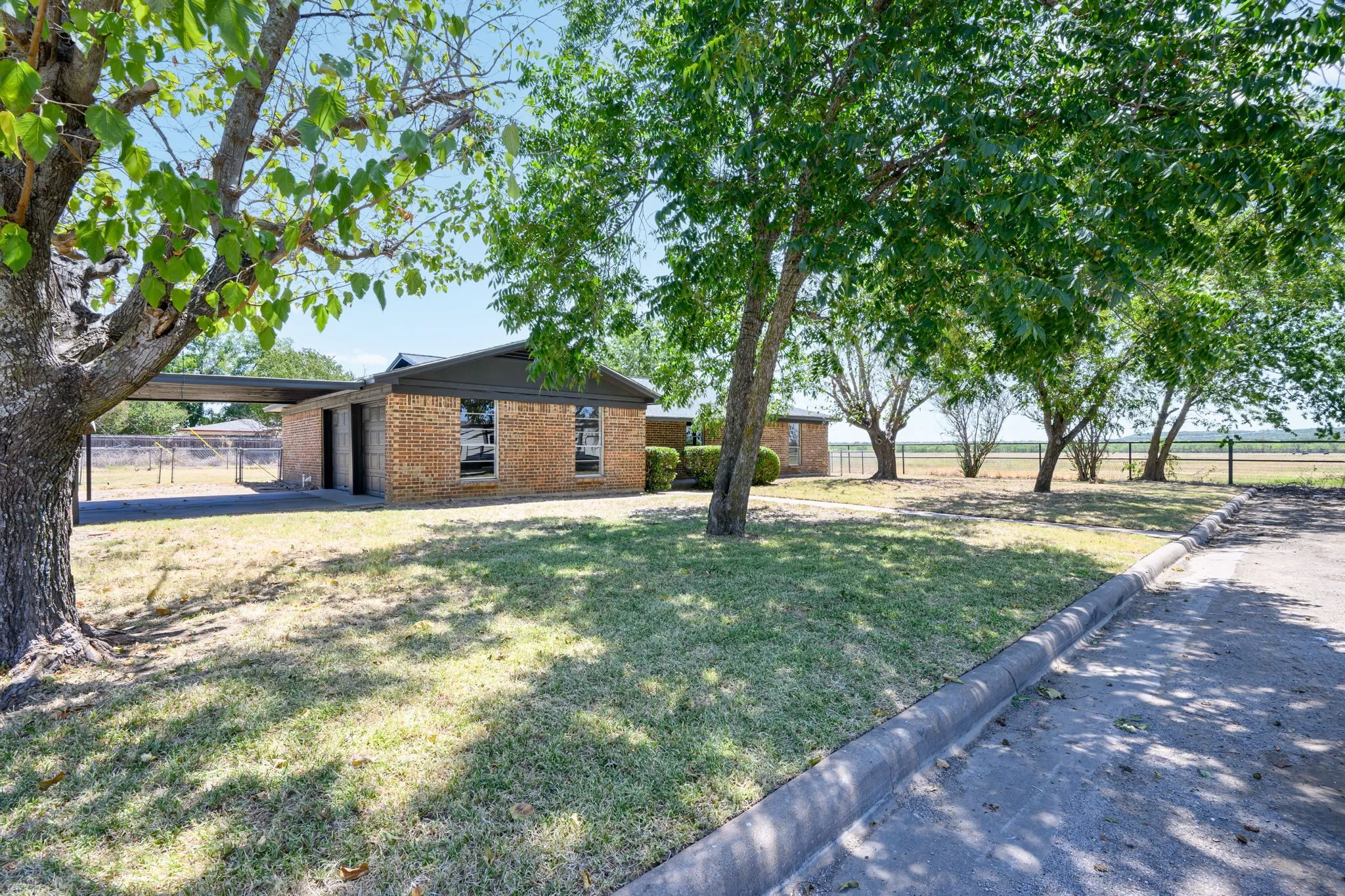 Single Family Residence For Sale in Palo Pinto County , 2201 SE 22nd Avenue, Mineral Wells, Texas 76067, 3 Bedroom, 2 Bathroom, 2 Garage spaces, 1,632 Sqft, built in 1968, mls#21362211, Real Estate Agent in Mineral Wells, Homes For Sale in Palo Pinto county, Homes For Sale in Mineral Wells, Realtor in Mineral Wells Texas, Real Estate Brokerage Independent Realty Texas, Luminita Cordes Realtor