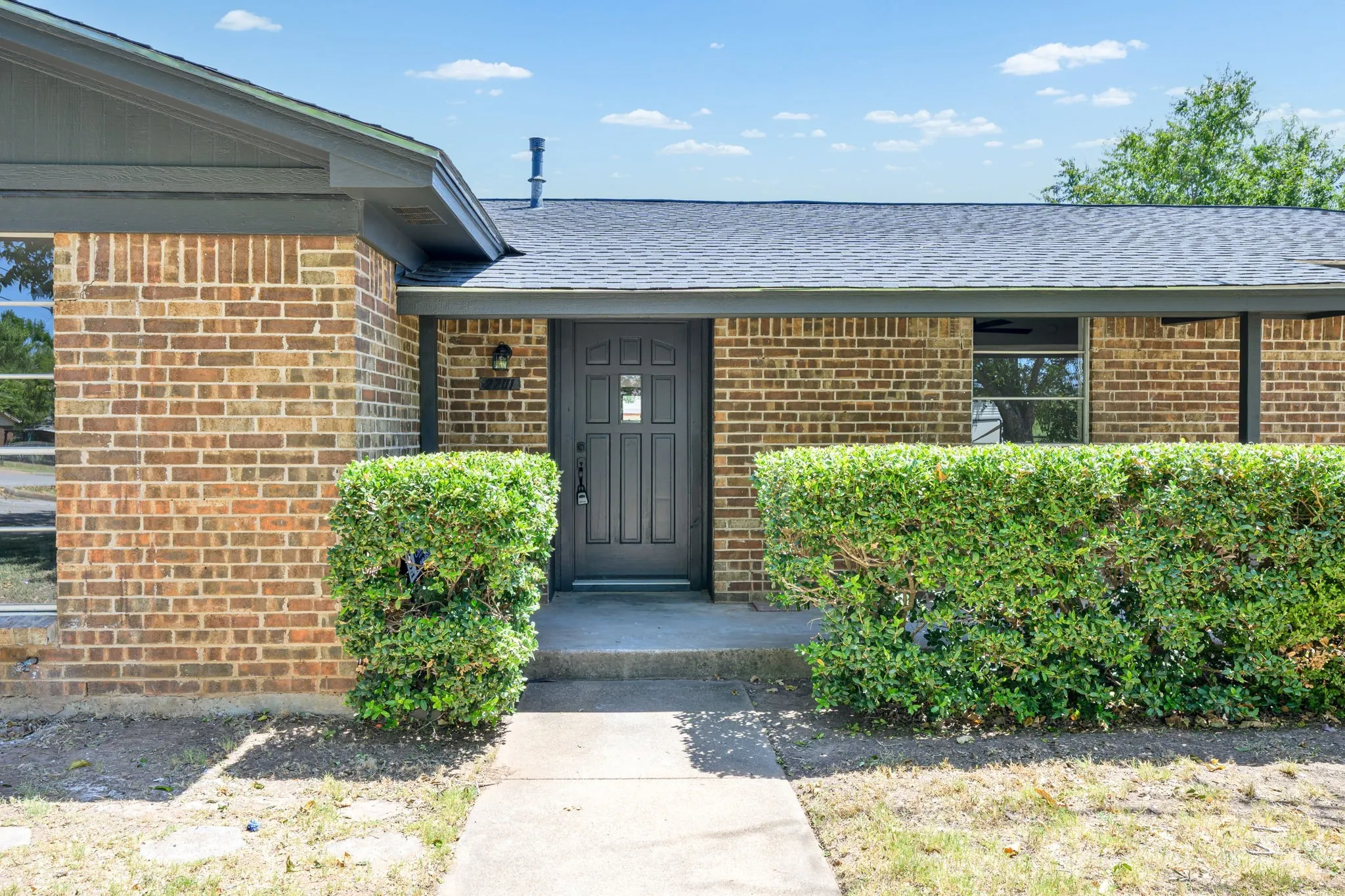 Single Family Residence For Sale in Palo Pinto County , 2201 SE 22nd Avenue, Mineral Wells, Texas 76067, 3 Bedroom, 2 Bathroom, 2 Garage spaces, 1,632 Sqft, built in 1968, mls#21362211, Real Estate Agent in Mineral Wells, Homes For Sale in Palo Pinto county, Homes For Sale in Mineral Wells, Realtor in Mineral Wells Texas, Real Estate Brokerage Independent Realty Texas, Luminita Cordes Realtor