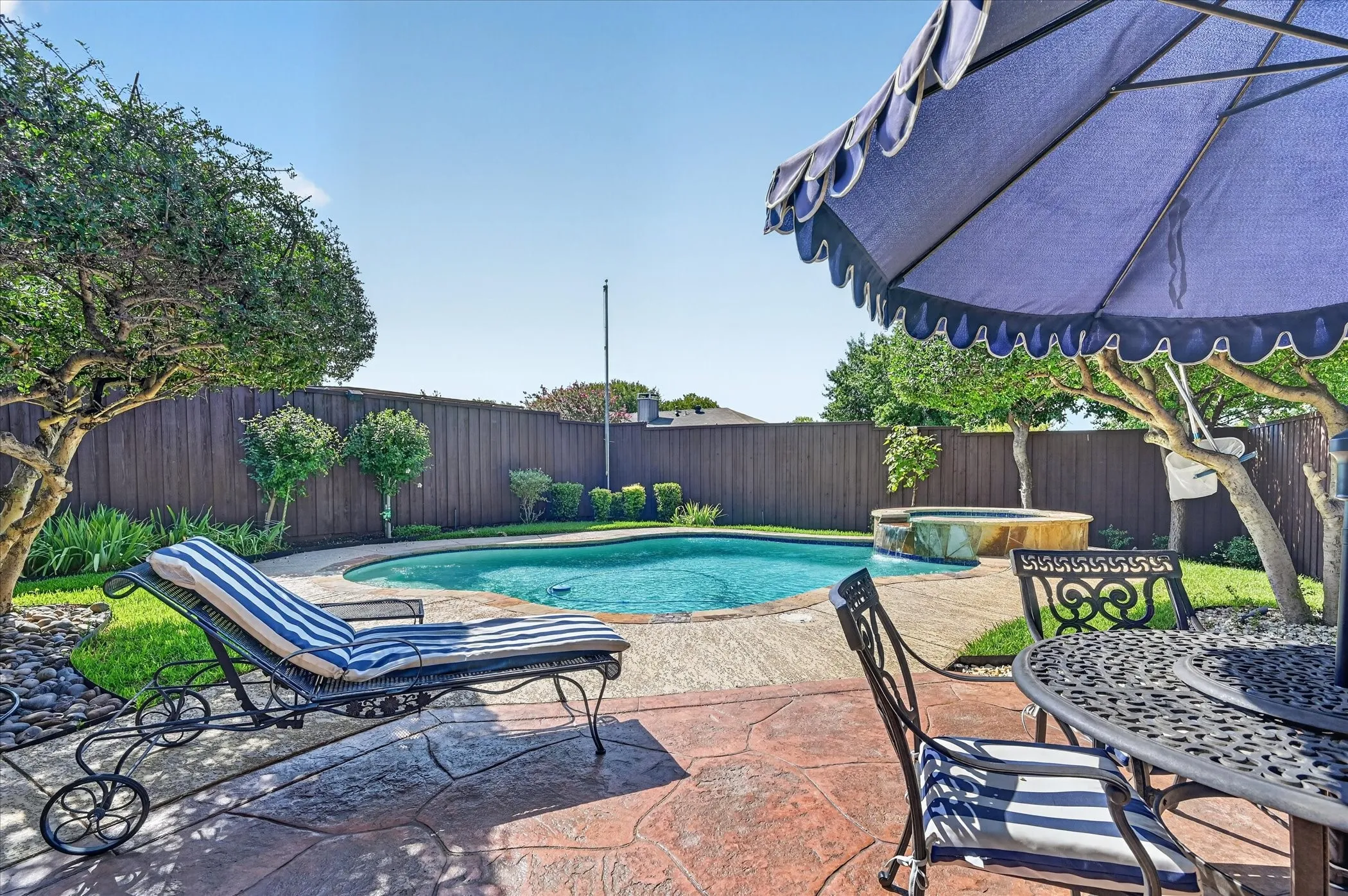 Single Family Residence For Rent in Dallas County , 2516 Lawnview Drive, Carrollton, Texas 75006, 3 Bedroom, 2 Bathroom, 2 Garage spaces, 1,733 Sqft, built in 1981, mls#21362303, Real Estate Agent in Carrollton, Homes For Rent in Dallas county, Homes For Rent in Carrollton, Realtor in Carrollton Texas, Real Estate Brokerage Independent Realty Texas, Luminita Cordes Realtor