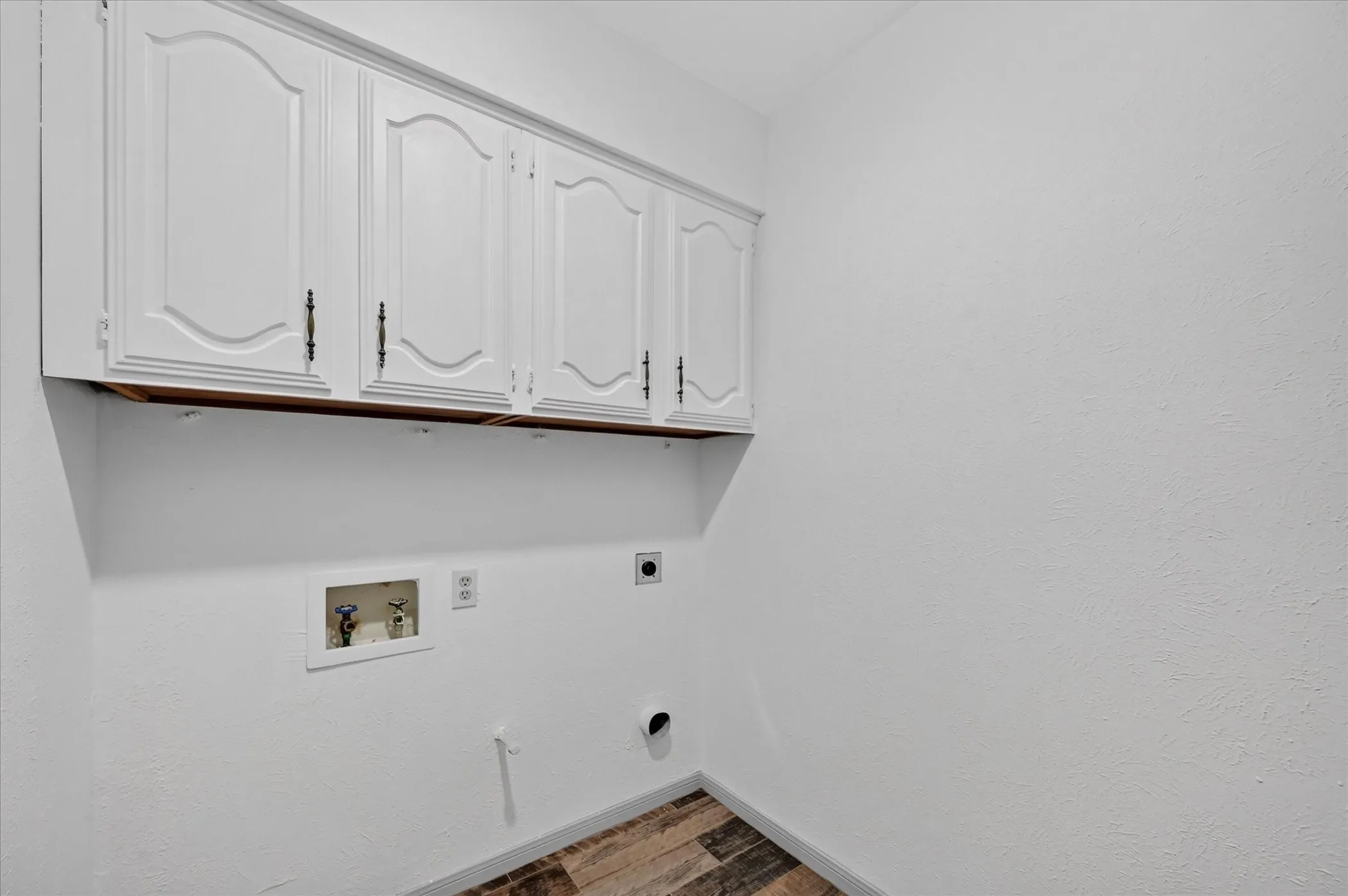 Single Family Residence For Rent in Dallas County , 2516 Lawnview Drive, Carrollton, Texas 75006, 3 Bedroom, 2 Bathroom, 2 Garage spaces, 1,733 Sqft, built in 1981, mls#21362303, Real Estate Agent in Carrollton, Homes For Rent in Dallas county, Homes For Rent in Carrollton, Realtor in Carrollton Texas, Real Estate Brokerage Independent Realty Texas, Luminita Cordes Realtor