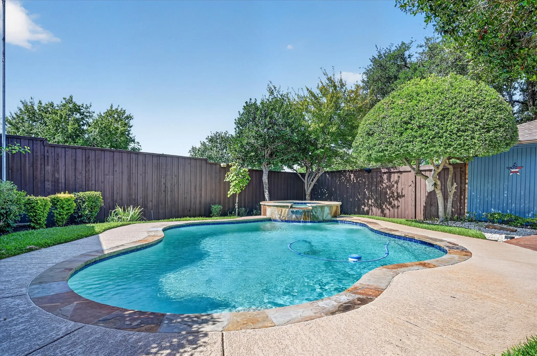Single Family Residence For Rent in Dallas County , 2516 Lawnview Drive, Carrollton, Texas 75006, 3 Bedroom, 2 Bathroom, 2 Garage spaces, 1,733 Sqft, built in 1981, mls#21362303, Real Estate Agent in Carrollton, Homes For Rent in Dallas county, Homes For Rent in Carrollton, Realtor in Carrollton Texas, Real Estate Brokerage Independent Realty Texas, Luminita Cordes Realtor
