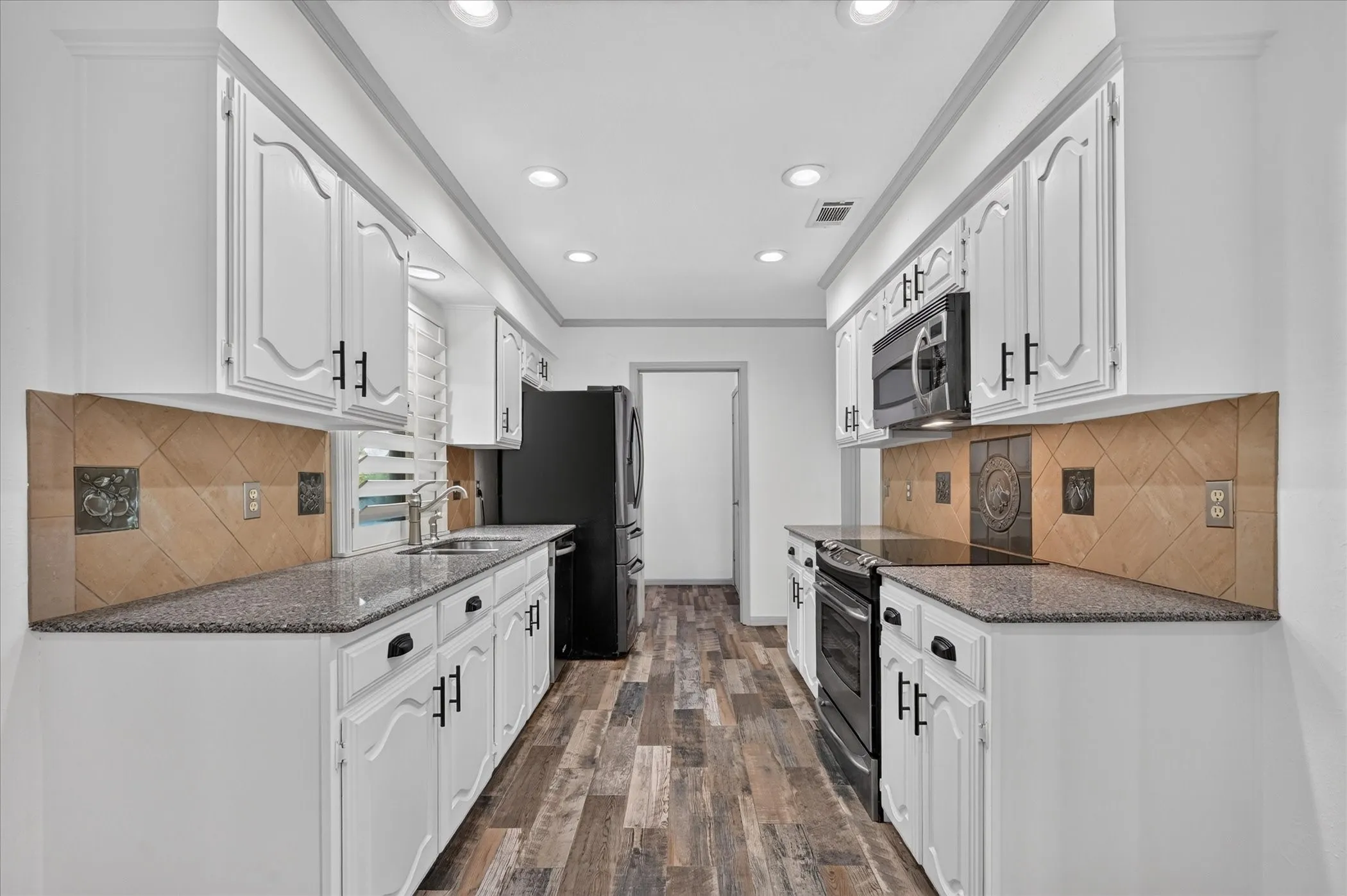 Single Family Residence For Rent in Dallas County , 2516 Lawnview Drive, Carrollton, Texas 75006, 3 Bedroom, 2 Bathroom, 2 Garage spaces, 1,733 Sqft, built in 1981, mls#21362303, Real Estate Agent in Carrollton, Homes For Rent in Dallas county, Homes For Rent in Carrollton, Realtor in Carrollton Texas, Real Estate Brokerage Independent Realty Texas, Luminita Cordes Realtor