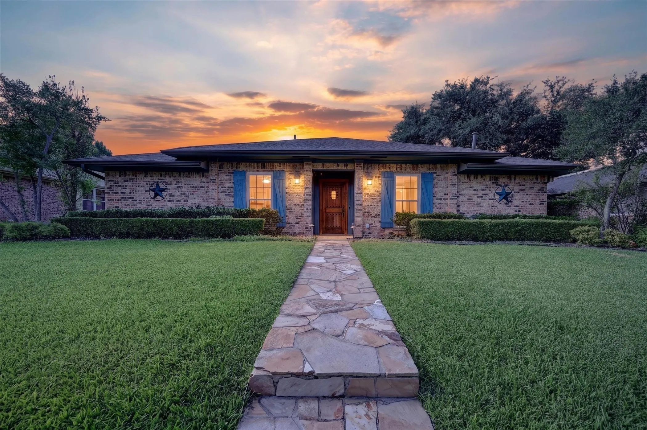 Single Family Residence For Rent in Dallas County , 2516 Lawnview Drive, Carrollton, Texas 75006, 3 Bedroom, 2 Bathroom, 2 Garage spaces, 1,733 Sqft, built in 1981, mls#21362303, Real Estate Agent in Carrollton, Homes For Rent in Dallas county, Homes For Rent in Carrollton, Realtor in Carrollton Texas, Real Estate Brokerage Independent Realty Texas, Luminita Cordes Realtor