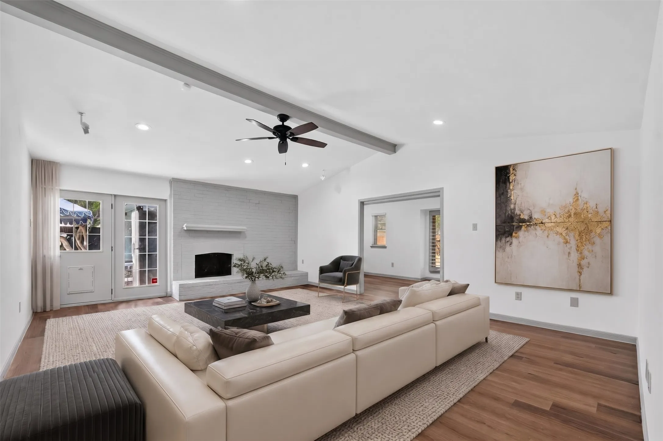 Single Family Residence For Rent in Dallas County , 2516 Lawnview Drive, Carrollton, Texas 75006, 3 Bedroom, 2 Bathroom, 2 Garage spaces, 1,733 Sqft, built in 1981, mls#21362303, Real Estate Agent in Carrollton, Homes For Rent in Dallas county, Homes For Rent in Carrollton, Realtor in Carrollton Texas, Real Estate Brokerage Independent Realty Texas, Luminita Cordes Realtor