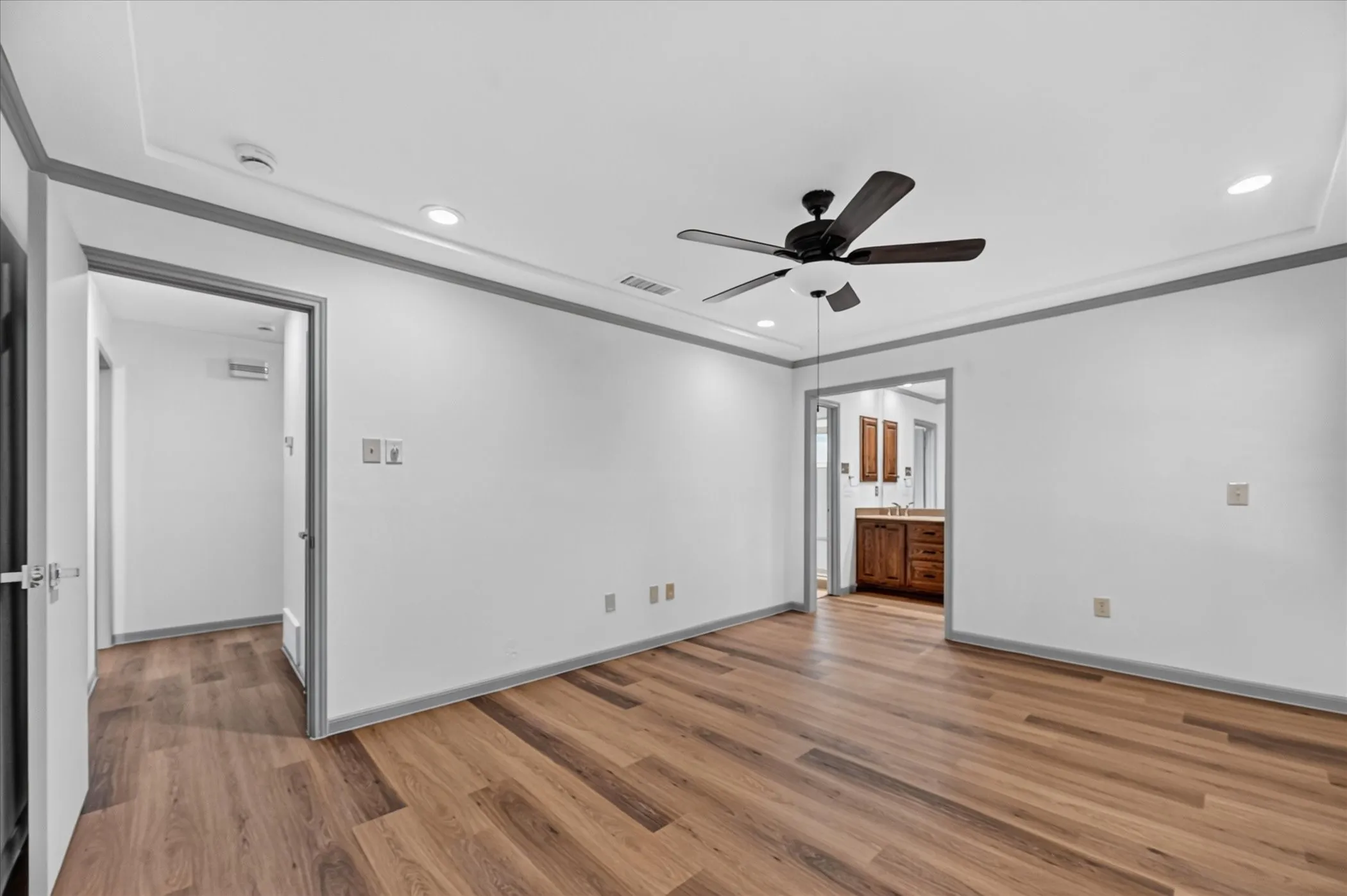 Single Family Residence For Rent in Dallas County , 2516 Lawnview Drive, Carrollton, Texas 75006, 3 Bedroom, 2 Bathroom, 2 Garage spaces, 1,733 Sqft, built in 1981, mls#21362303, Real Estate Agent in Carrollton, Homes For Rent in Dallas county, Homes For Rent in Carrollton, Realtor in Carrollton Texas, Real Estate Brokerage Independent Realty Texas, Luminita Cordes Realtor