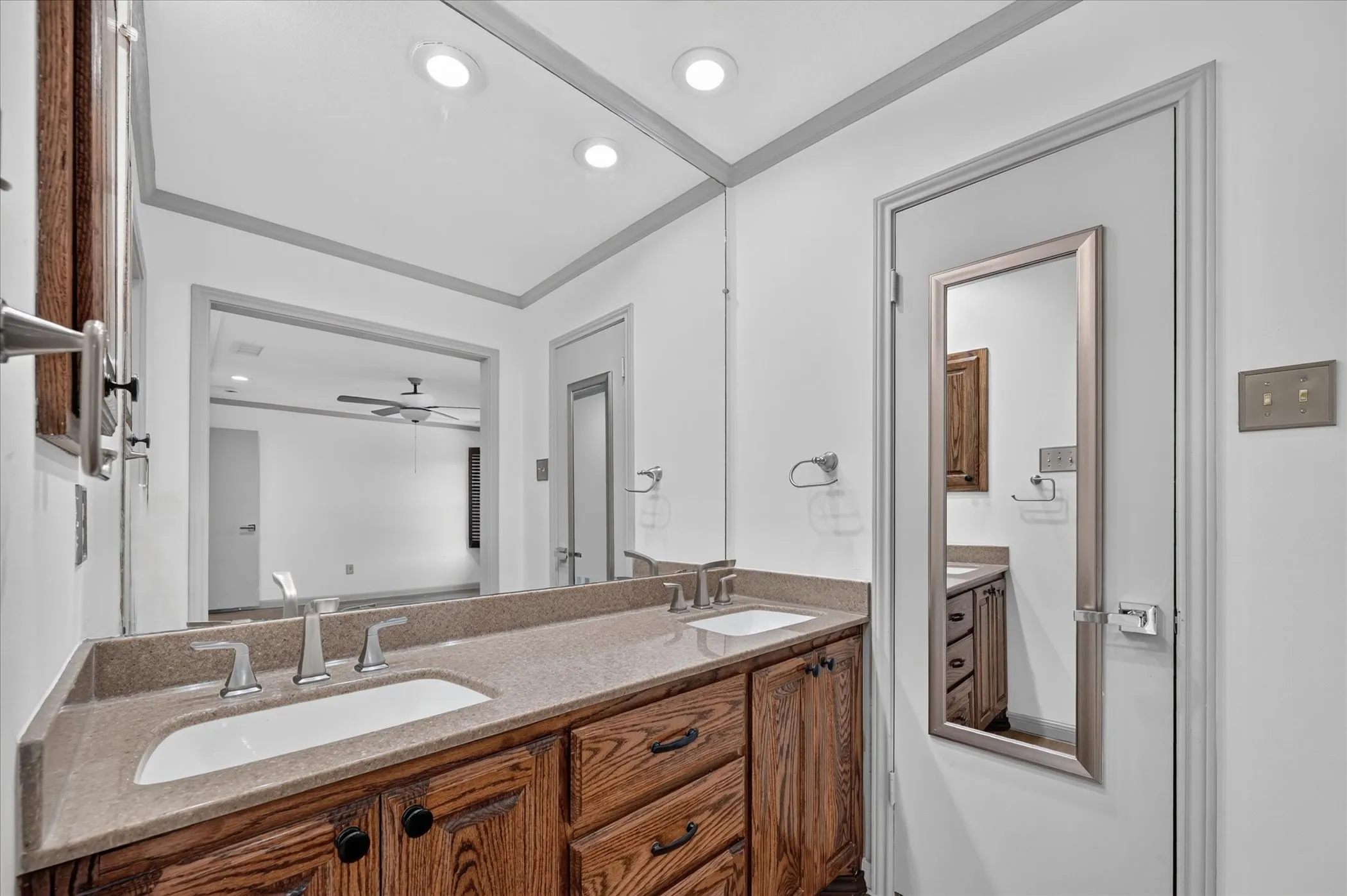 Single Family Residence For Rent in Dallas County , 2516 Lawnview Drive, Carrollton, Texas 75006, 3 Bedroom, 2 Bathroom, 2 Garage spaces, 1,733 Sqft, built in 1981, mls#21362303, Real Estate Agent in Carrollton, Homes For Rent in Dallas county, Homes For Rent in Carrollton, Realtor in Carrollton Texas, Real Estate Brokerage Independent Realty Texas, Luminita Cordes Realtor