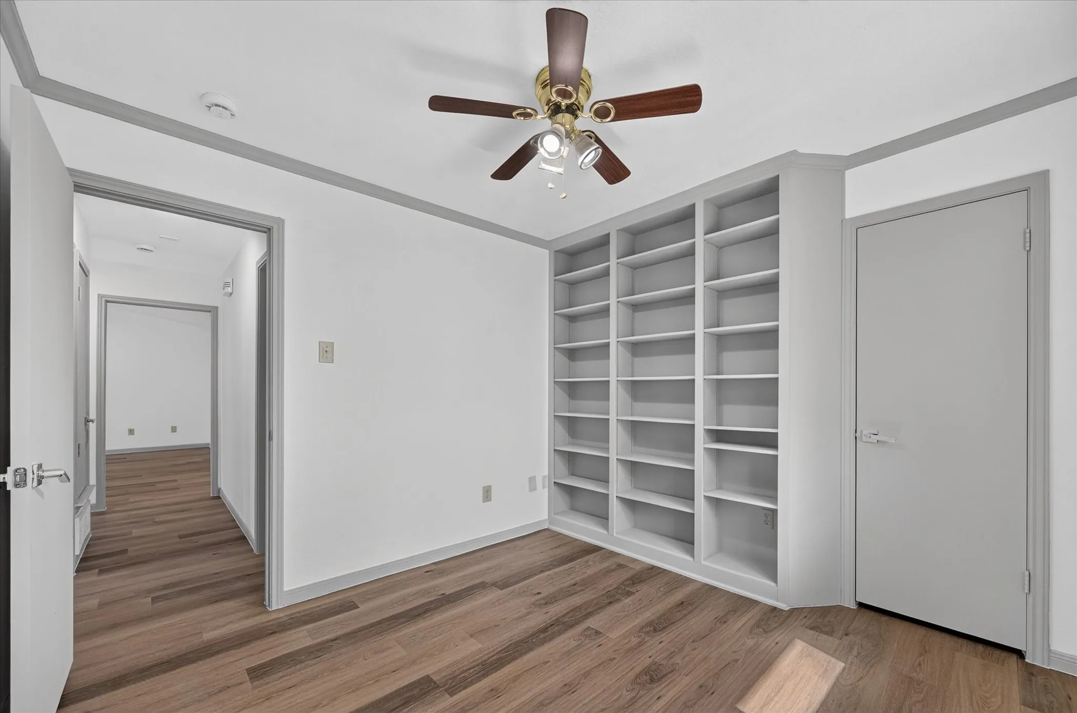 Single Family Residence For Rent in Dallas County , 2516 Lawnview Drive, Carrollton, Texas 75006, 3 Bedroom, 2 Bathroom, 2 Garage spaces, 1,733 Sqft, built in 1981, mls#21362303, Real Estate Agent in Carrollton, Homes For Rent in Dallas county, Homes For Rent in Carrollton, Realtor in Carrollton Texas, Real Estate Brokerage Independent Realty Texas, Luminita Cordes Realtor
