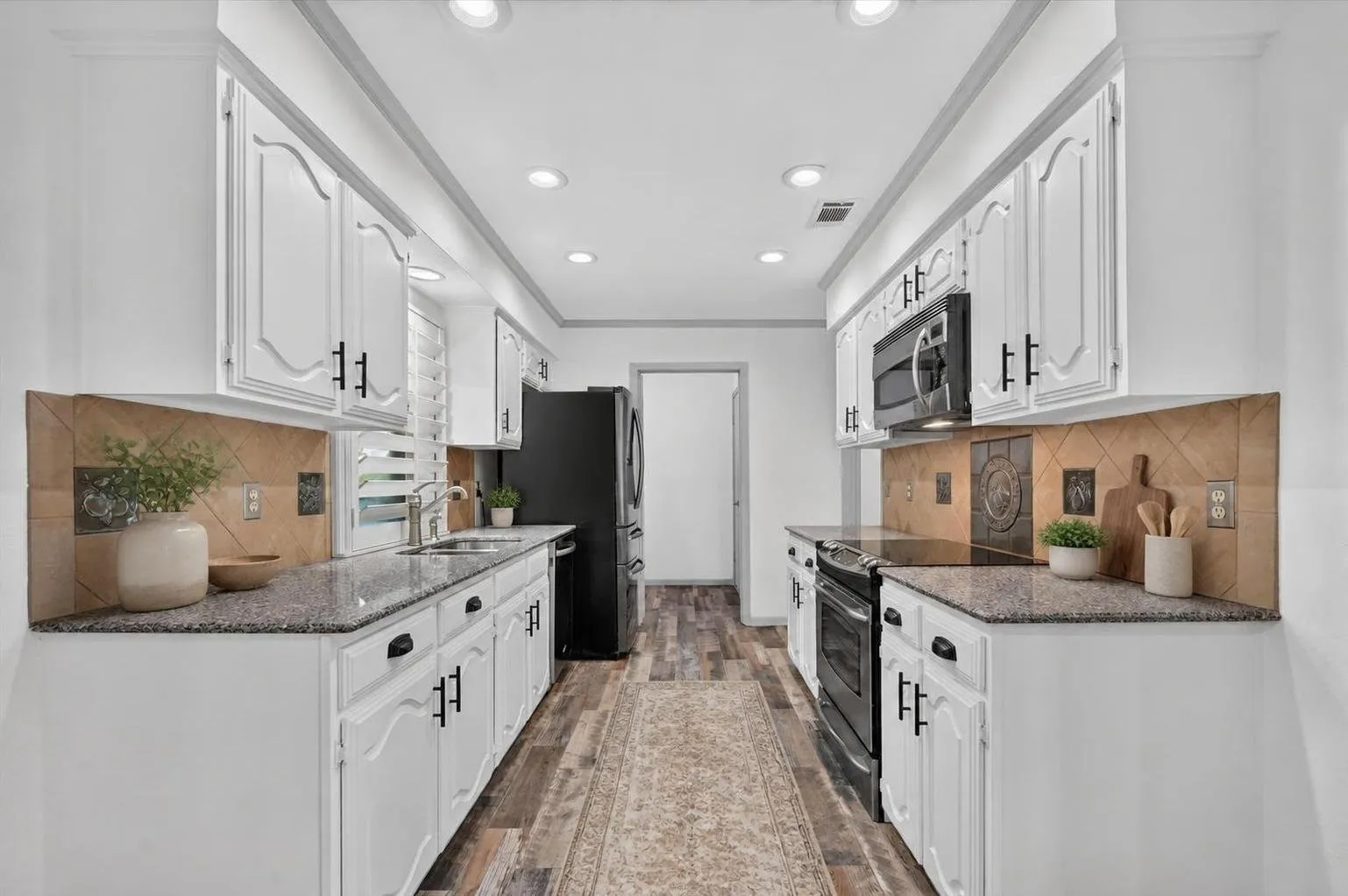 Single Family Residence For Rent in Dallas County , 2516 Lawnview Drive, Carrollton, Texas 75006, 3 Bedroom, 2 Bathroom, 2 Garage spaces, 1,733 Sqft, built in 1981, mls#21362303, Real Estate Agent in Carrollton, Homes For Rent in Dallas county, Homes For Rent in Carrollton, Realtor in Carrollton Texas, Real Estate Brokerage Independent Realty Texas, Luminita Cordes Realtor