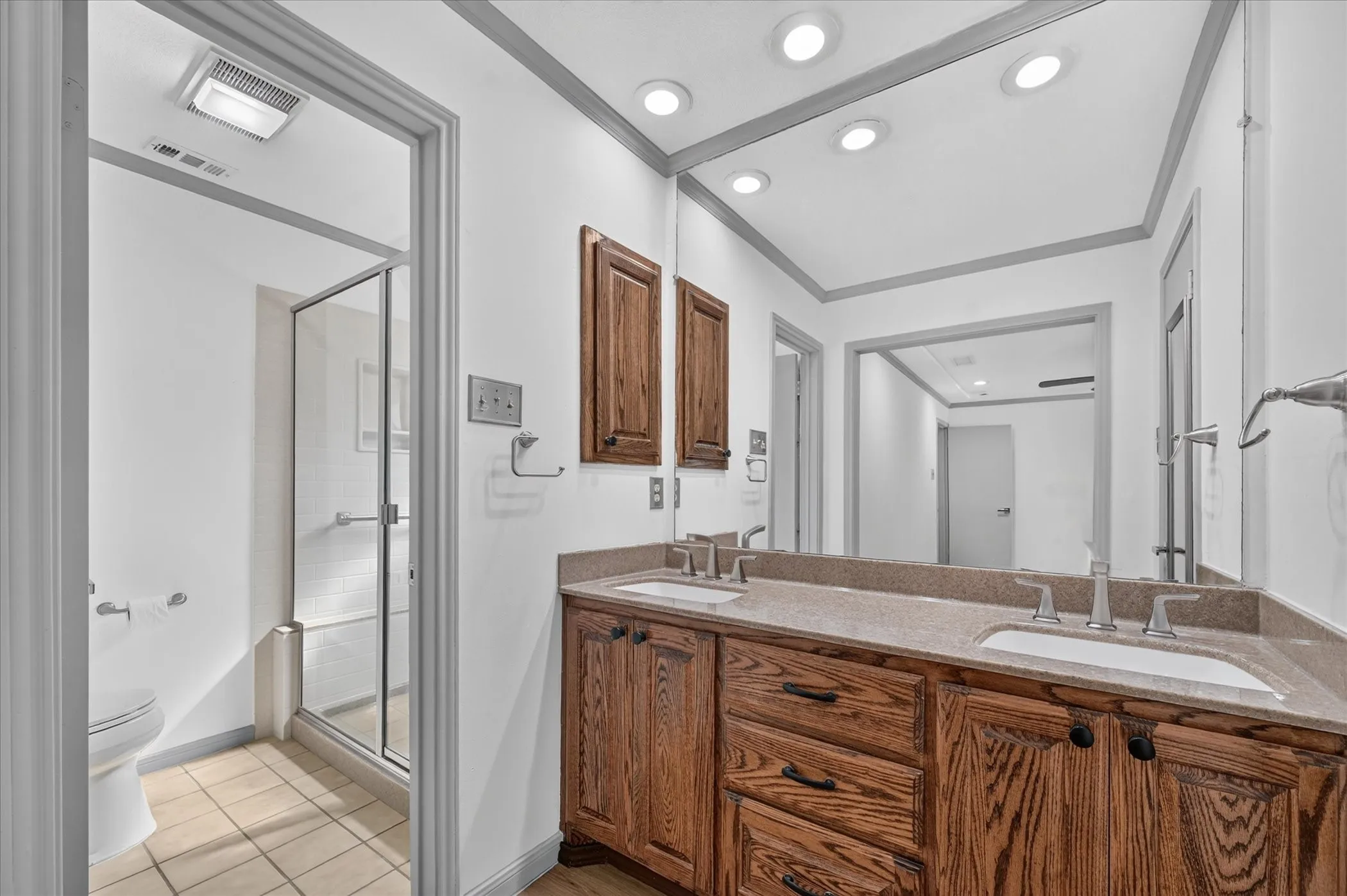 Single Family Residence For Rent in Dallas County , 2516 Lawnview Drive, Carrollton, Texas 75006, 3 Bedroom, 2 Bathroom, 2 Garage spaces, 1,733 Sqft, built in 1981, mls#21362303, Real Estate Agent in Carrollton, Homes For Rent in Dallas county, Homes For Rent in Carrollton, Realtor in Carrollton Texas, Real Estate Brokerage Independent Realty Texas, Luminita Cordes Realtor