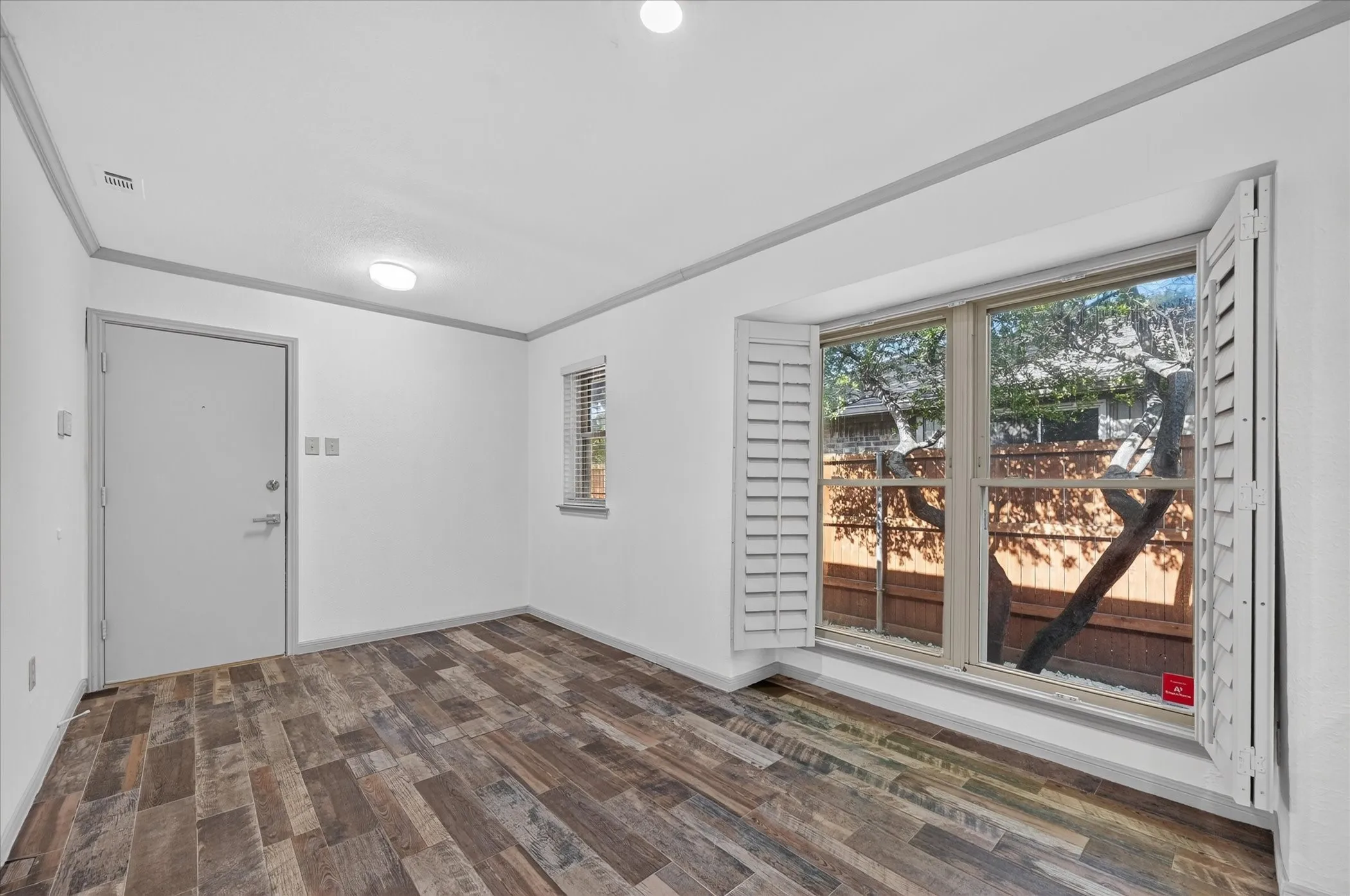 Single Family Residence For Rent in Dallas County , 2516 Lawnview Drive, Carrollton, Texas 75006, 3 Bedroom, 2 Bathroom, 2 Garage spaces, 1,733 Sqft, built in 1981, mls#21362303, Real Estate Agent in Carrollton, Homes For Rent in Dallas county, Homes For Rent in Carrollton, Realtor in Carrollton Texas, Real Estate Brokerage Independent Realty Texas, Luminita Cordes Realtor