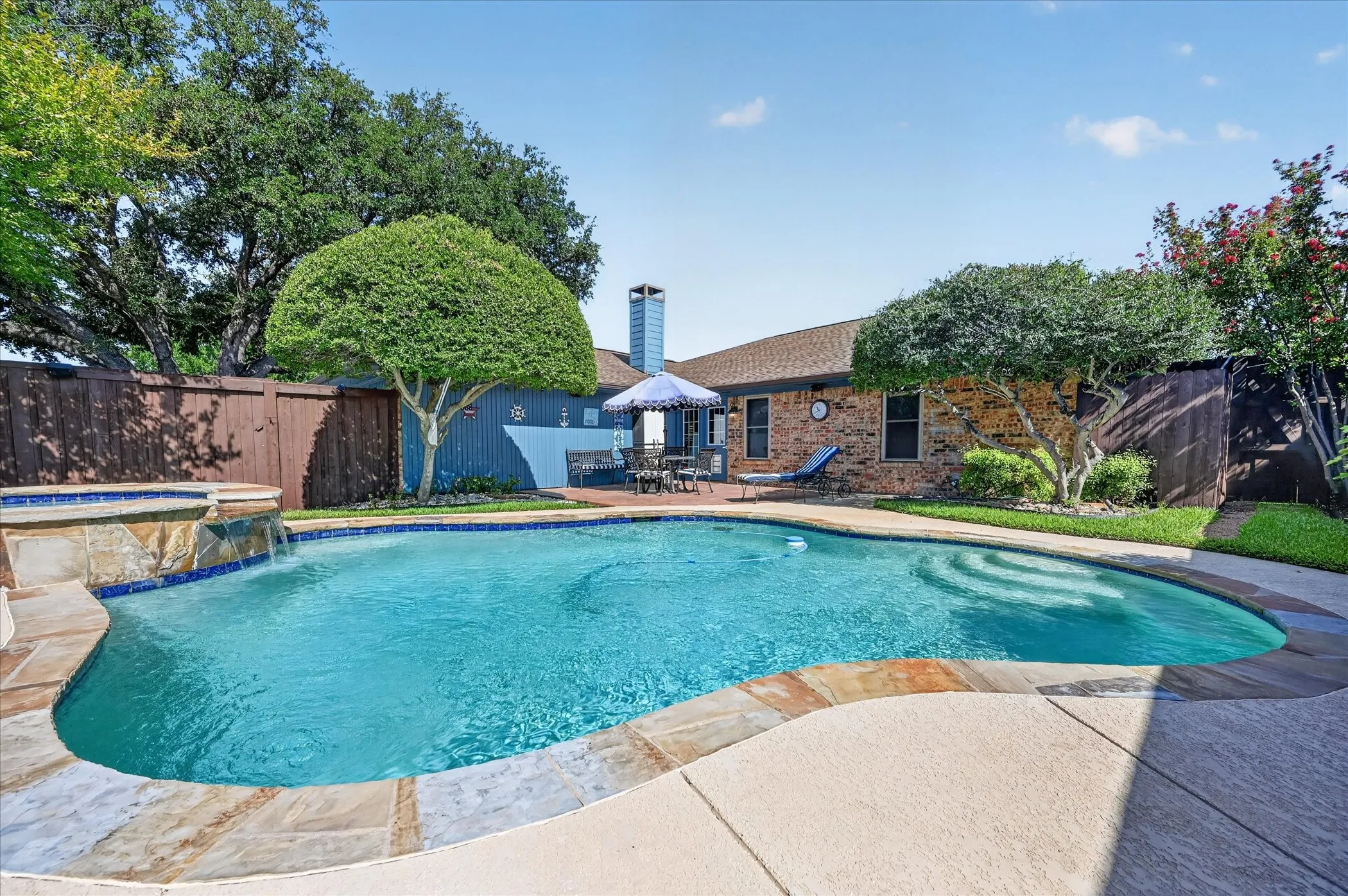 Single Family Residence For Rent in Dallas County , 2516 Lawnview Drive, Carrollton, Texas 75006, 3 Bedroom, 2 Bathroom, 2 Garage spaces, 1,733 Sqft, built in 1981, mls#21362303, Real Estate Agent in Carrollton, Homes For Rent in Dallas county, Homes For Rent in Carrollton, Realtor in Carrollton Texas, Real Estate Brokerage Independent Realty Texas, Luminita Cordes Realtor