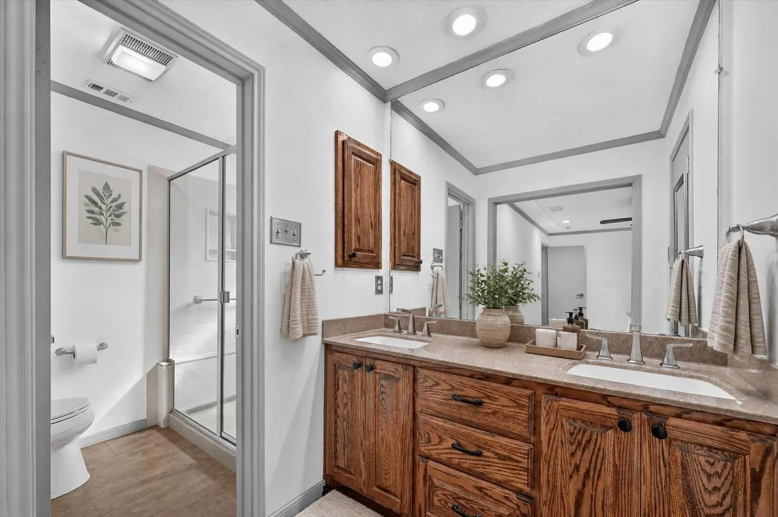 Single Family Residence For Rent in Dallas County , 2516 Lawnview Drive, Carrollton, Texas 75006, 3 Bedroom, 2 Bathroom, 2 Garage spaces, 1,733 Sqft, built in 1981, mls#21362303, Real Estate Agent in Carrollton, Homes For Rent in Dallas county, Homes For Rent in Carrollton, Realtor in Carrollton Texas, Real Estate Brokerage Independent Realty Texas, Luminita Cordes Realtor
