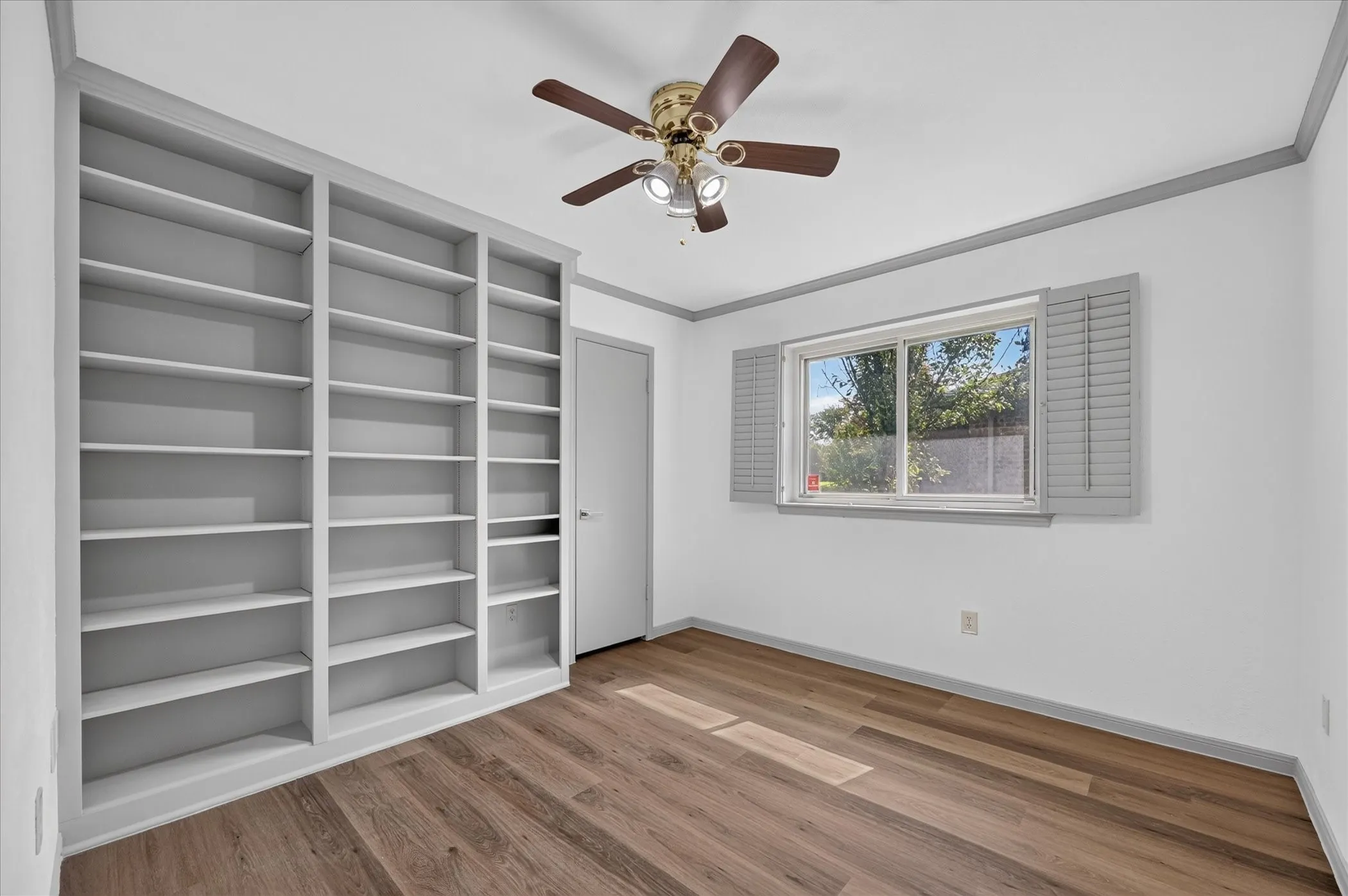 Single Family Residence For Rent in Dallas County , 2516 Lawnview Drive, Carrollton, Texas 75006, 3 Bedroom, 2 Bathroom, 2 Garage spaces, 1,733 Sqft, built in 1981, mls#21362303, Real Estate Agent in Carrollton, Homes For Rent in Dallas county, Homes For Rent in Carrollton, Realtor in Carrollton Texas, Real Estate Brokerage Independent Realty Texas, Luminita Cordes Realtor