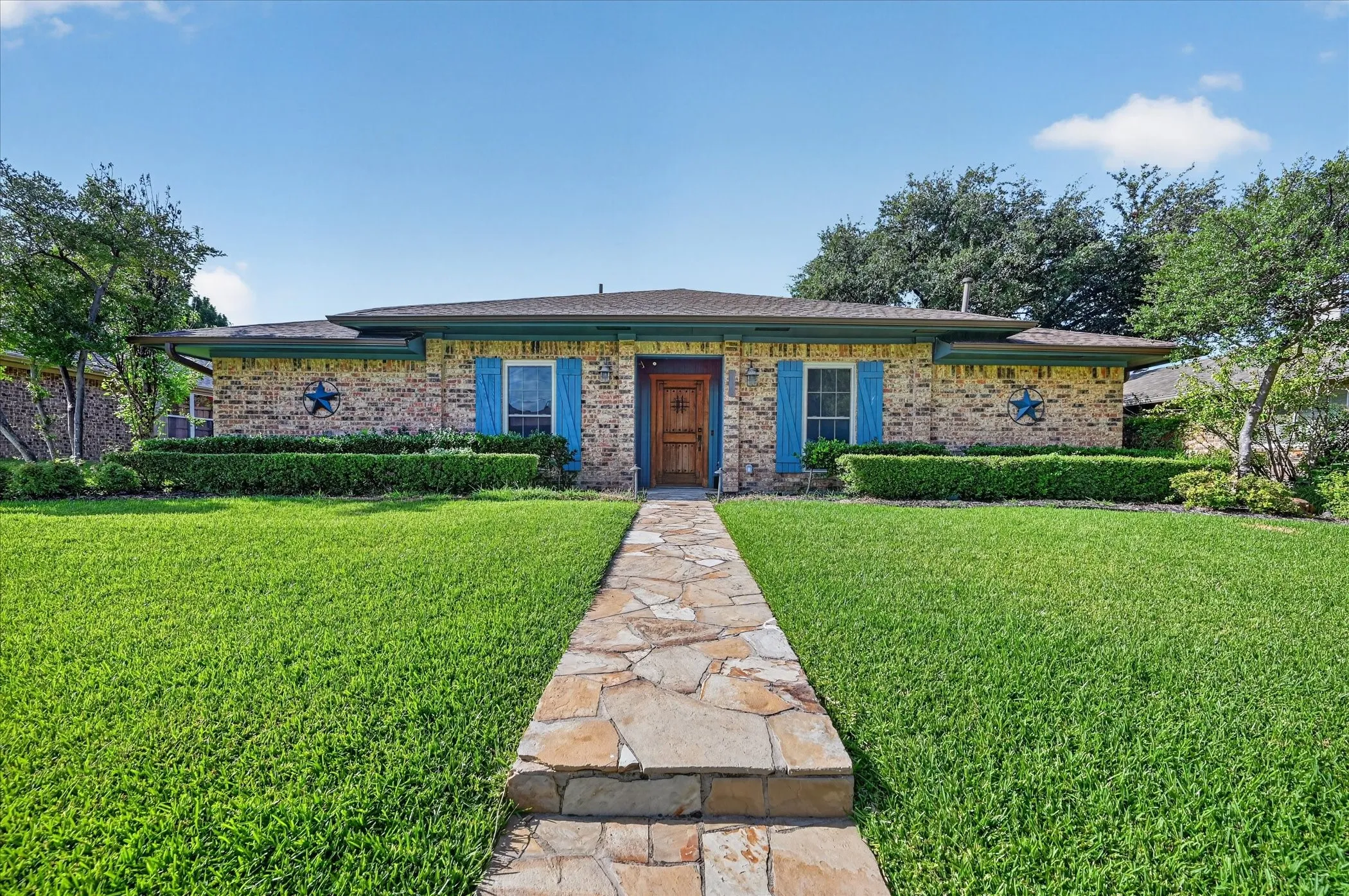 Single Family Residence For Rent in Dallas County , 2516 Lawnview Drive, Carrollton, Texas 75006, 3 Bedroom, 2 Bathroom, 2 Garage spaces, 1,733 Sqft, built in 1981, mls#21362303, Real Estate Agent in Carrollton, Homes For Rent in Dallas county, Homes For Rent in Carrollton, Realtor in Carrollton Texas, Real Estate Brokerage Independent Realty Texas, Luminita Cordes Realtor