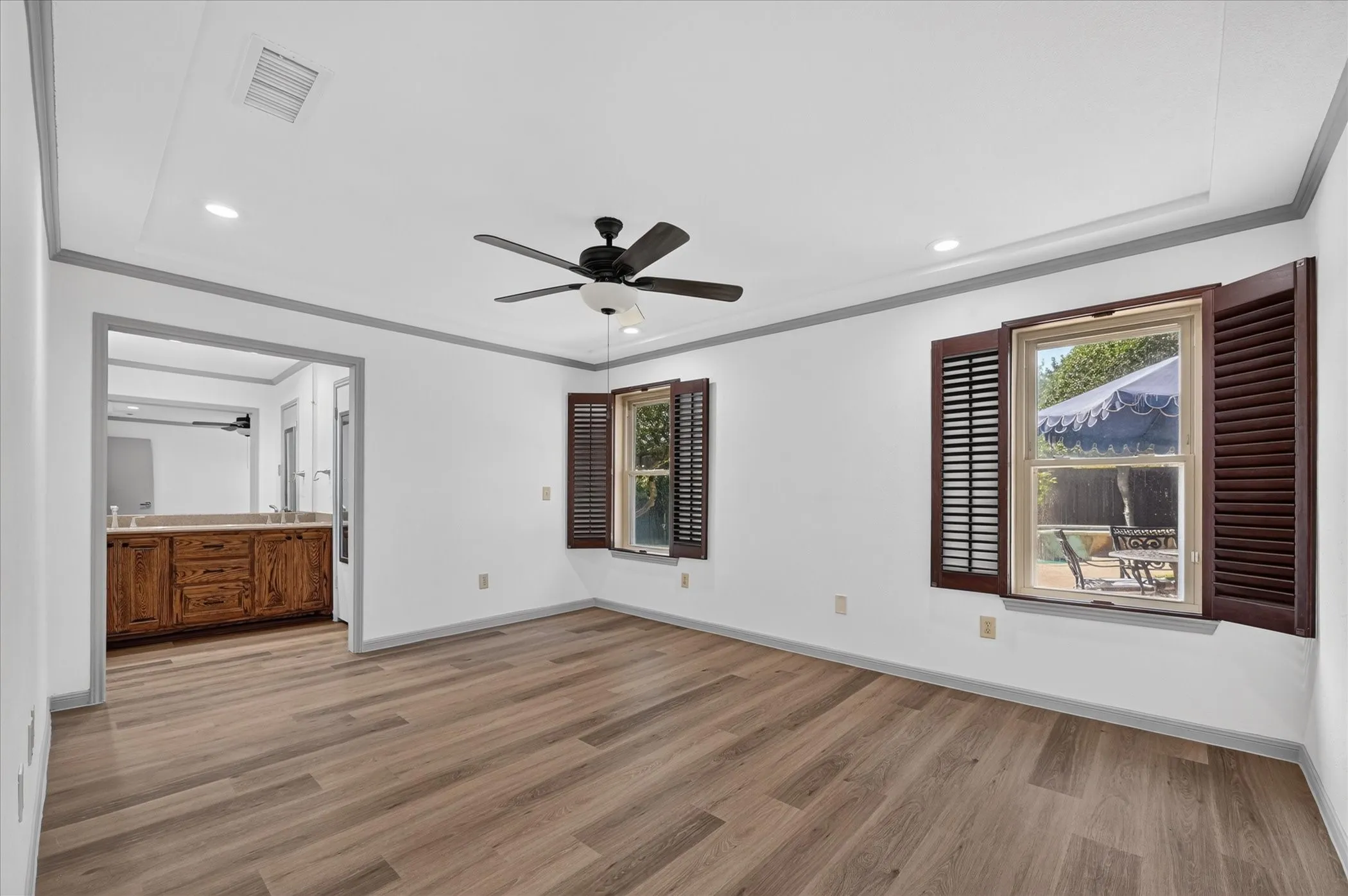 Single Family Residence For Rent in Dallas County , 2516 Lawnview Drive, Carrollton, Texas 75006, 3 Bedroom, 2 Bathroom, 2 Garage spaces, 1,733 Sqft, built in 1981, mls#21362303, Real Estate Agent in Carrollton, Homes For Rent in Dallas county, Homes For Rent in Carrollton, Realtor in Carrollton Texas, Real Estate Brokerage Independent Realty Texas, Luminita Cordes Realtor