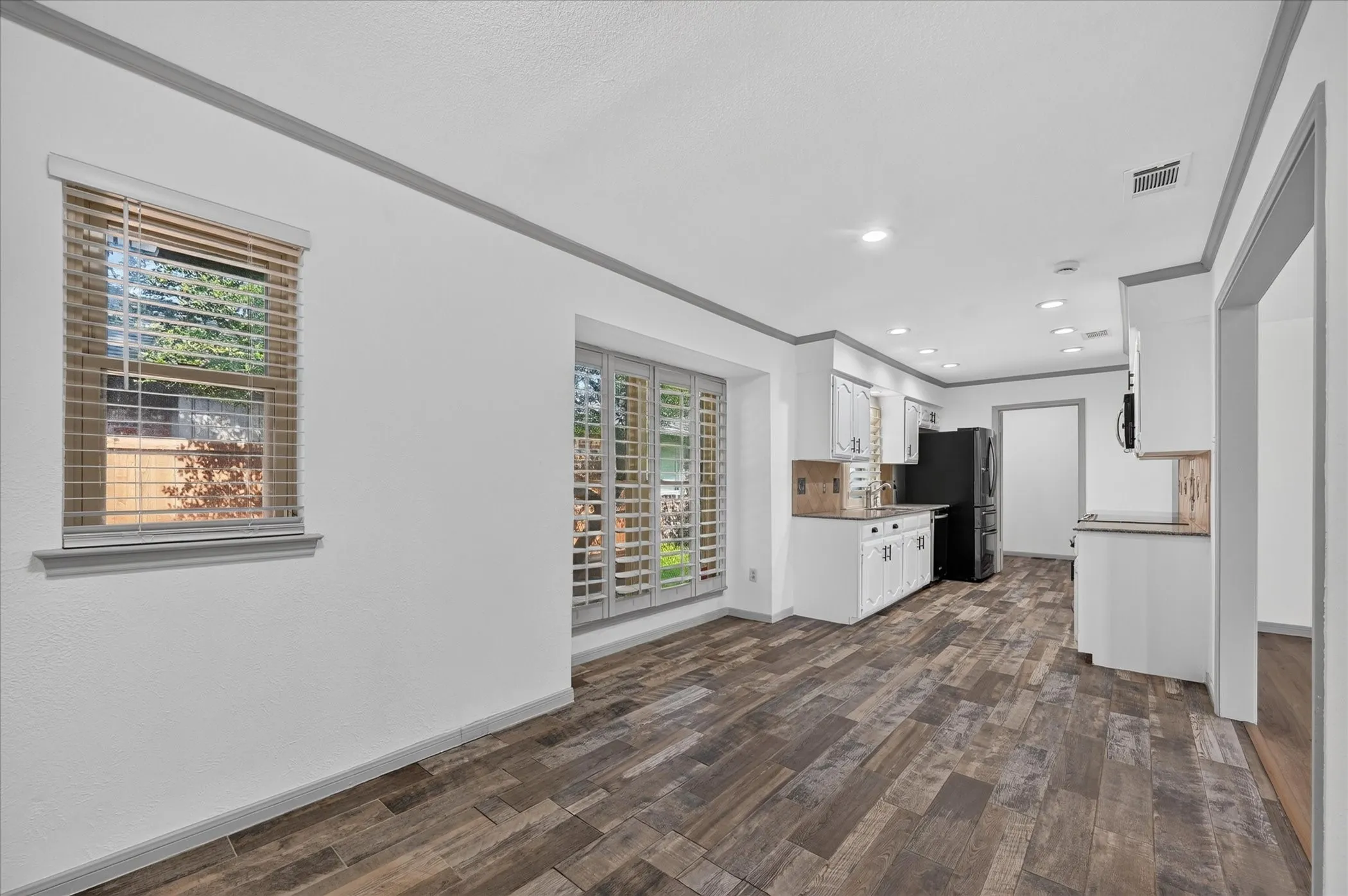 Single Family Residence For Rent in Dallas County , 2516 Lawnview Drive, Carrollton, Texas 75006, 3 Bedroom, 2 Bathroom, 2 Garage spaces, 1,733 Sqft, built in 1981, mls#21362303, Real Estate Agent in Carrollton, Homes For Rent in Dallas county, Homes For Rent in Carrollton, Realtor in Carrollton Texas, Real Estate Brokerage Independent Realty Texas, Luminita Cordes Realtor