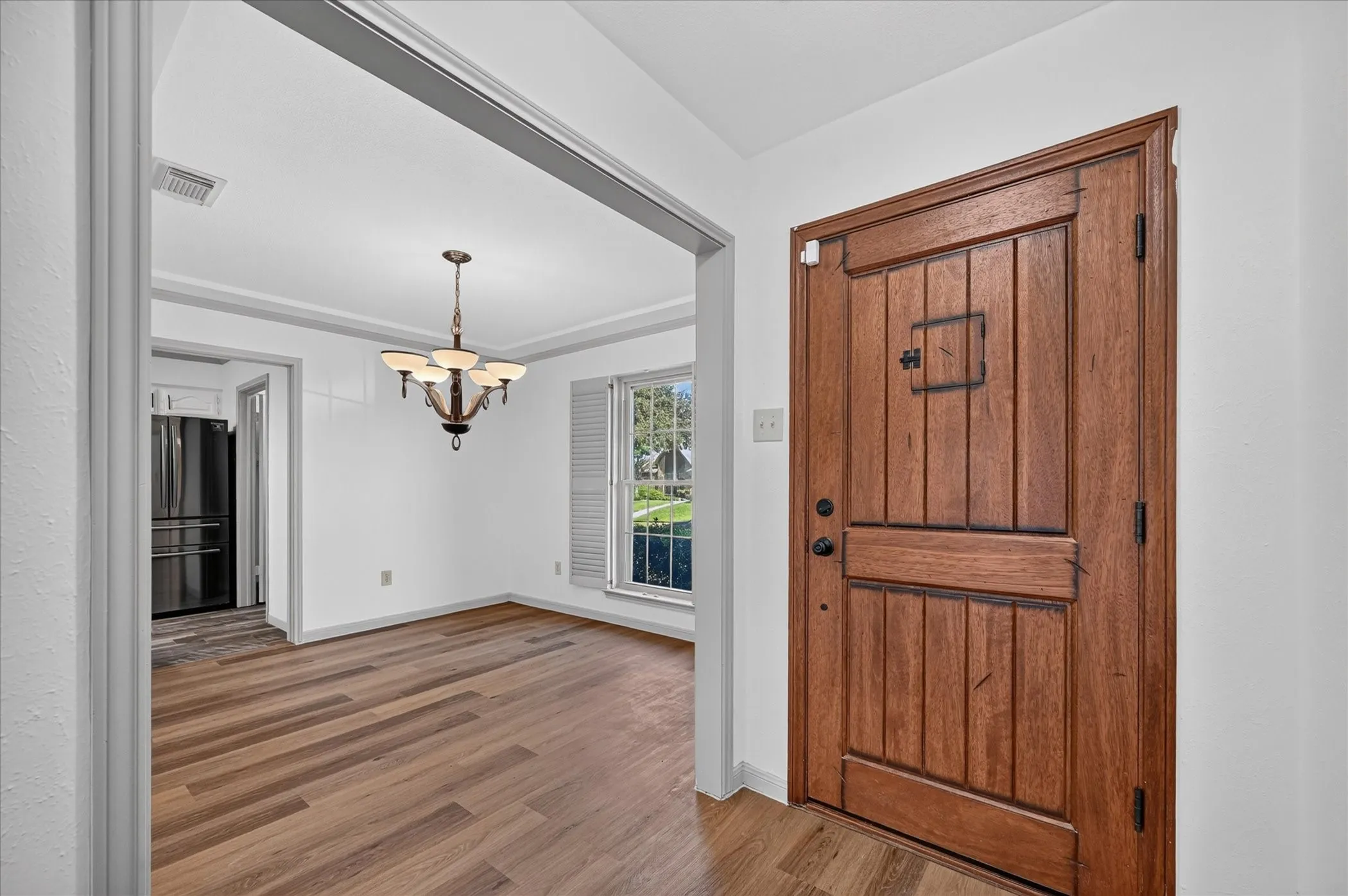 Single Family Residence For Rent in Dallas County , 2516 Lawnview Drive, Carrollton, Texas 75006, 3 Bedroom, 2 Bathroom, 2 Garage spaces, 1,733 Sqft, built in 1981, mls#21362303, Real Estate Agent in Carrollton, Homes For Rent in Dallas county, Homes For Rent in Carrollton, Realtor in Carrollton Texas, Real Estate Brokerage Independent Realty Texas, Luminita Cordes Realtor