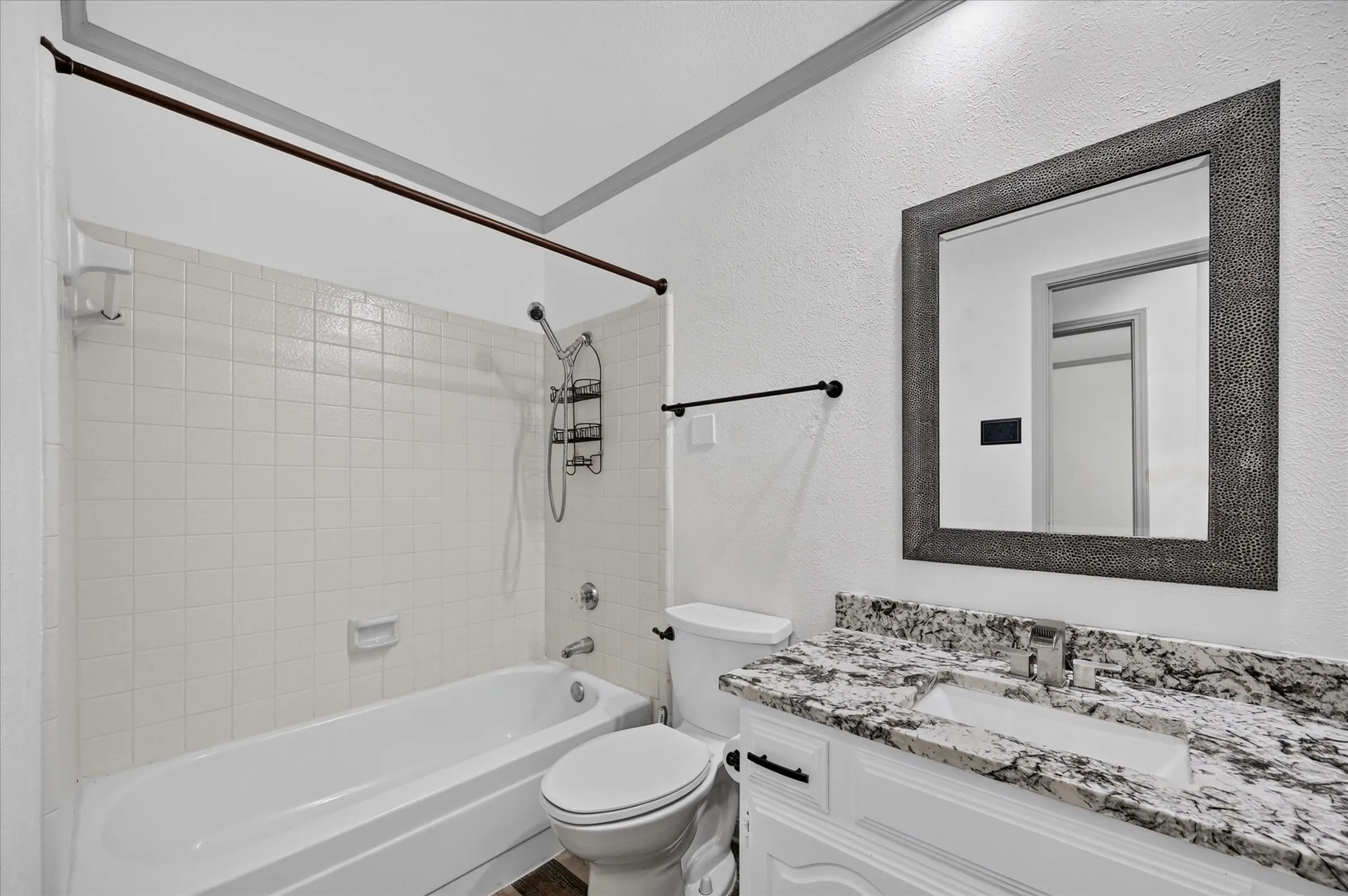 Single Family Residence For Rent in Dallas County , 2516 Lawnview Drive, Carrollton, Texas 75006, 3 Bedroom, 2 Bathroom, 2 Garage spaces, 1,733 Sqft, built in 1981, mls#21362303, Real Estate Agent in Carrollton, Homes For Rent in Dallas county, Homes For Rent in Carrollton, Realtor in Carrollton Texas, Real Estate Brokerage Independent Realty Texas, Luminita Cordes Realtor