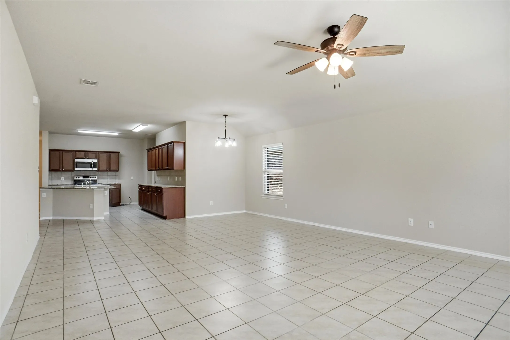 Single Family Residence For Rent in Kaufman County , 2795 Tanner Street, Forney, Texas 75126, 4 Bedroom, 2 Bathroom, 2 Garage spaces, 2,113 Sqft, built in 2018, mls#21351248, Real Estate Agent in Forney, Homes For Rent in Kaufman county, Homes For Rent in Forney, Realtor in Forney Texas, Real Estate Brokerage Independent Realty Texas, Luminita Cordes Realtor