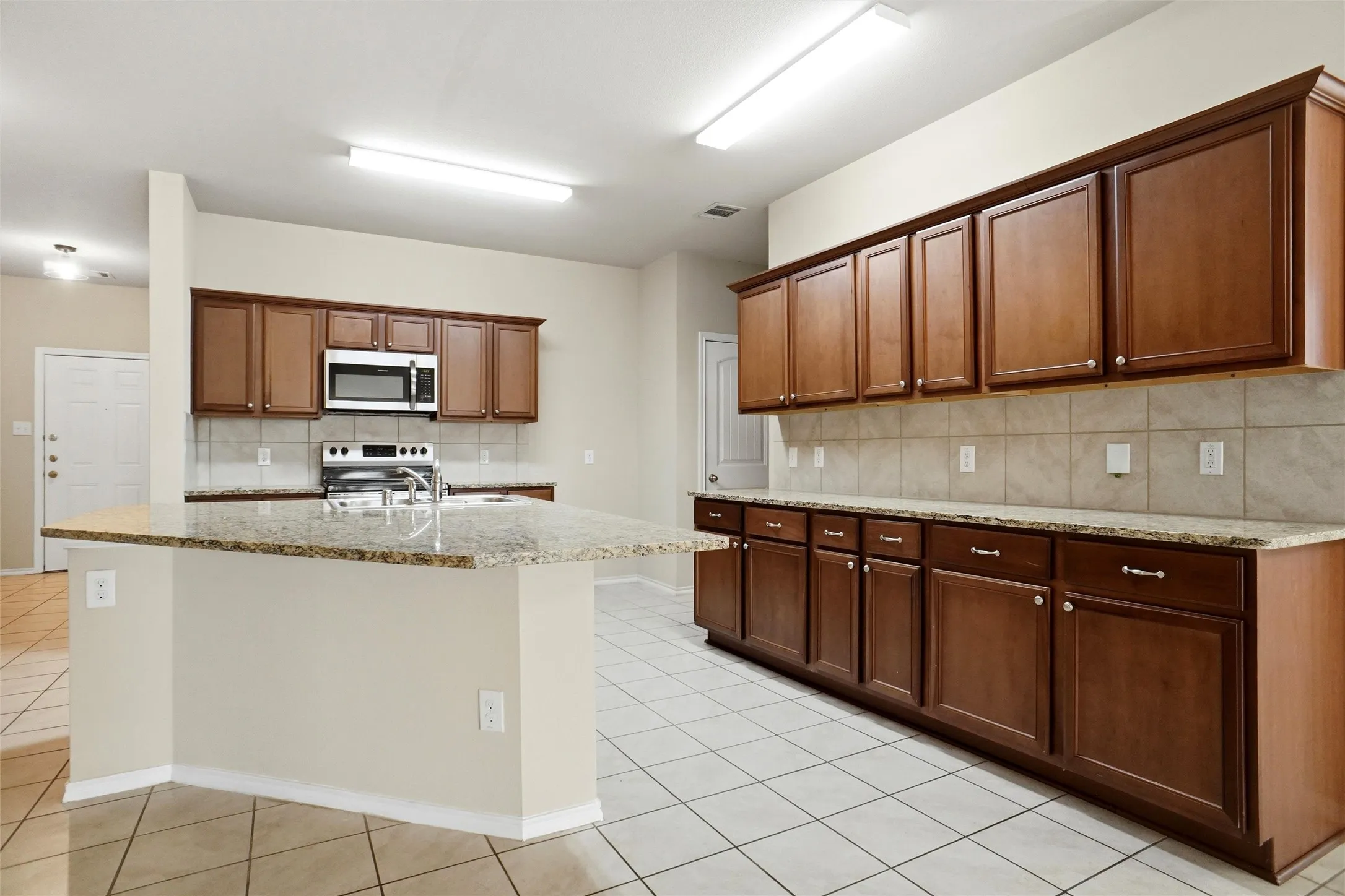 Single Family Residence For Rent in Kaufman County , 2795 Tanner Street, Forney, Texas 75126, 4 Bedroom, 2 Bathroom, 2 Garage spaces, 2,113 Sqft, built in 2018, mls#21351248, Real Estate Agent in Forney, Homes For Rent in Kaufman county, Homes For Rent in Forney, Realtor in Forney Texas, Real Estate Brokerage Independent Realty Texas, Luminita Cordes Realtor