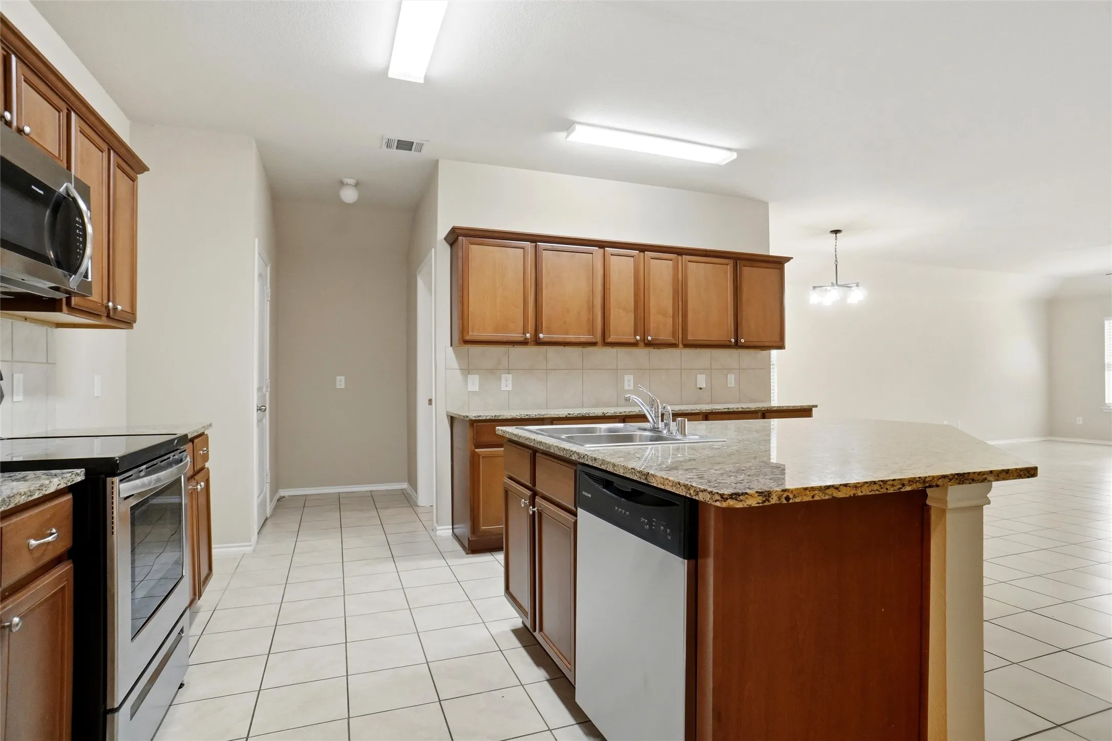Single Family Residence For Rent in Kaufman County , 2795 Tanner Street, Forney, Texas 75126, 4 Bedroom, 2 Bathroom, 2 Garage spaces, 2,113 Sqft, built in 2018, mls#21351248, Real Estate Agent in Forney, Homes For Rent in Kaufman county, Homes For Rent in Forney, Realtor in Forney Texas, Real Estate Brokerage Independent Realty Texas, Luminita Cordes Realtor