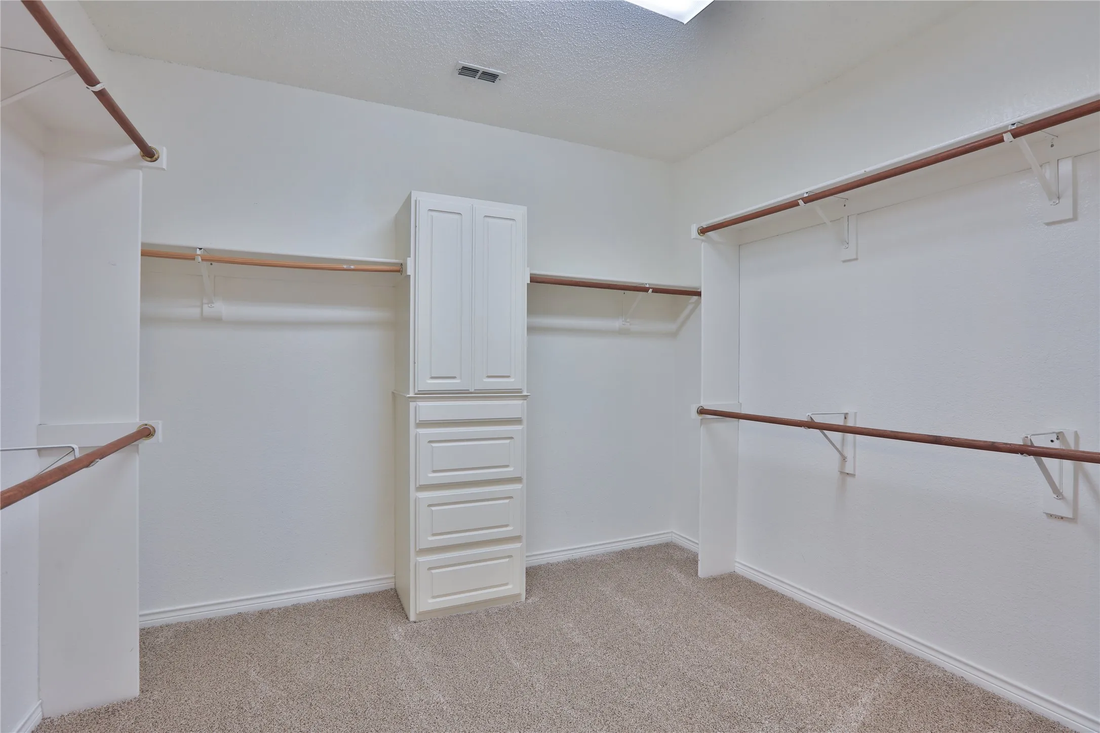 Single Family Residence For Sale in Collin County , 7416 Brookdale Drive, Plano, Texas 75024, 4 Bedroom, 4 Bathroom, 1 Garage spaces, 3,383 Sqft, built in 1997, mls#21363205, Real Estate Agent in Plano, Homes For Sale in Collin county, Homes For Sale in Plano, Realtor in Plano Texas, Real Estate Brokerage Independent Realty Texas, Luminita Cordes Realtor